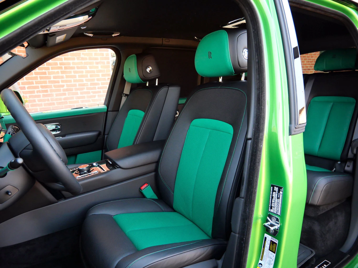 2023 Rolls-Royce Black Badge Cullinan interior, seats, Black/Emerald Green