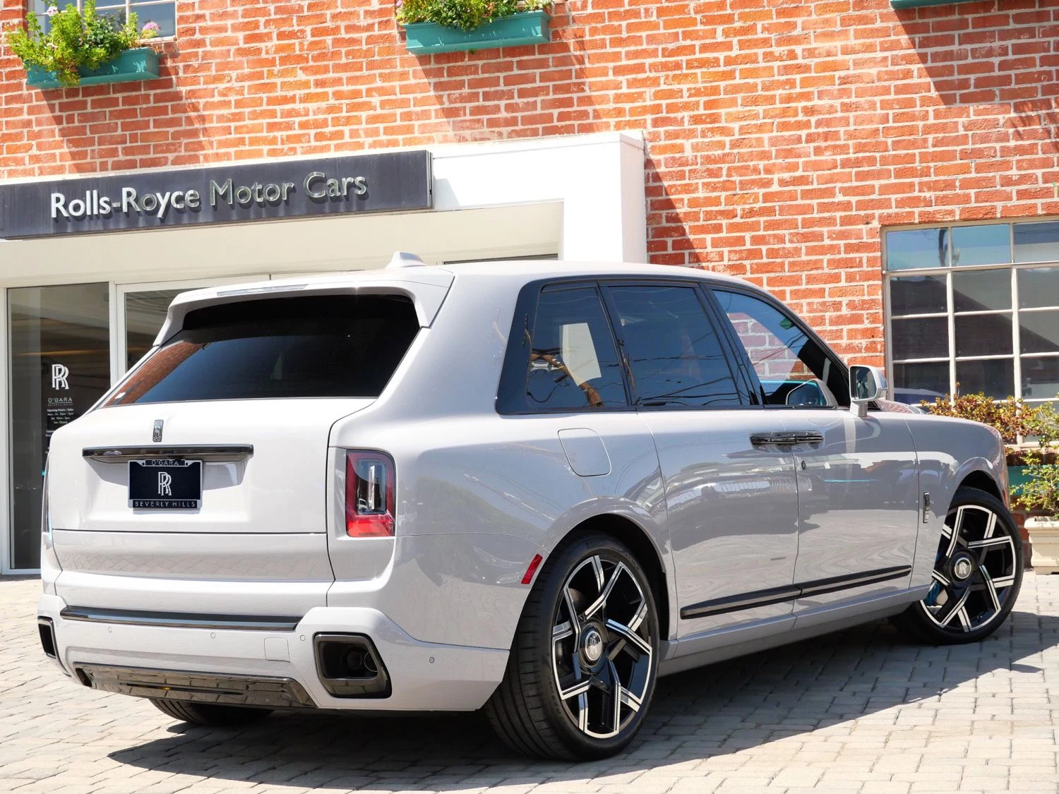 2027 Rolls-Royce Black Badge Cullinan, rear three-quarter view, Grey