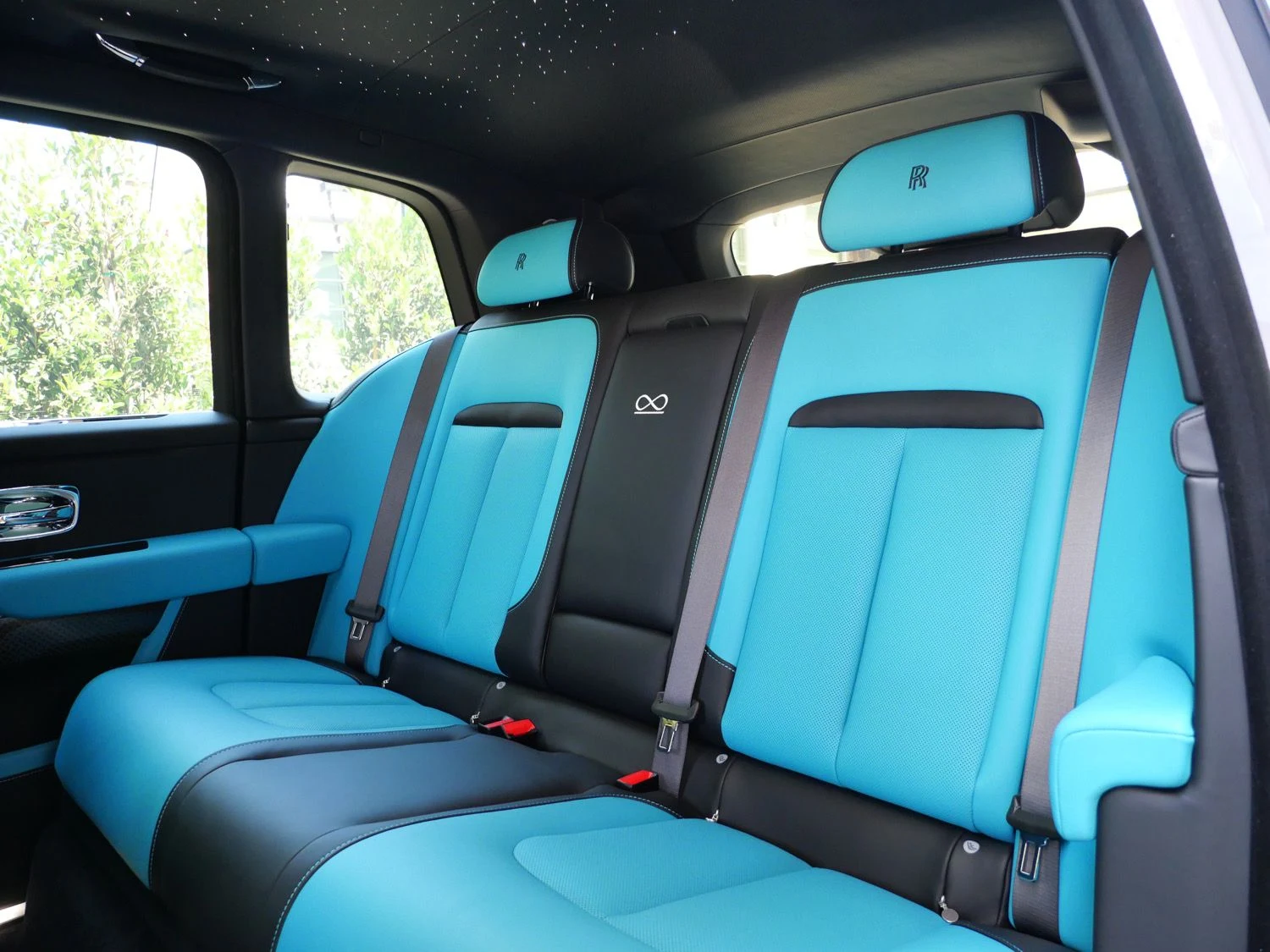 2027 Rolls-Royce Black Badge Cullinan interior, seats, Turchese