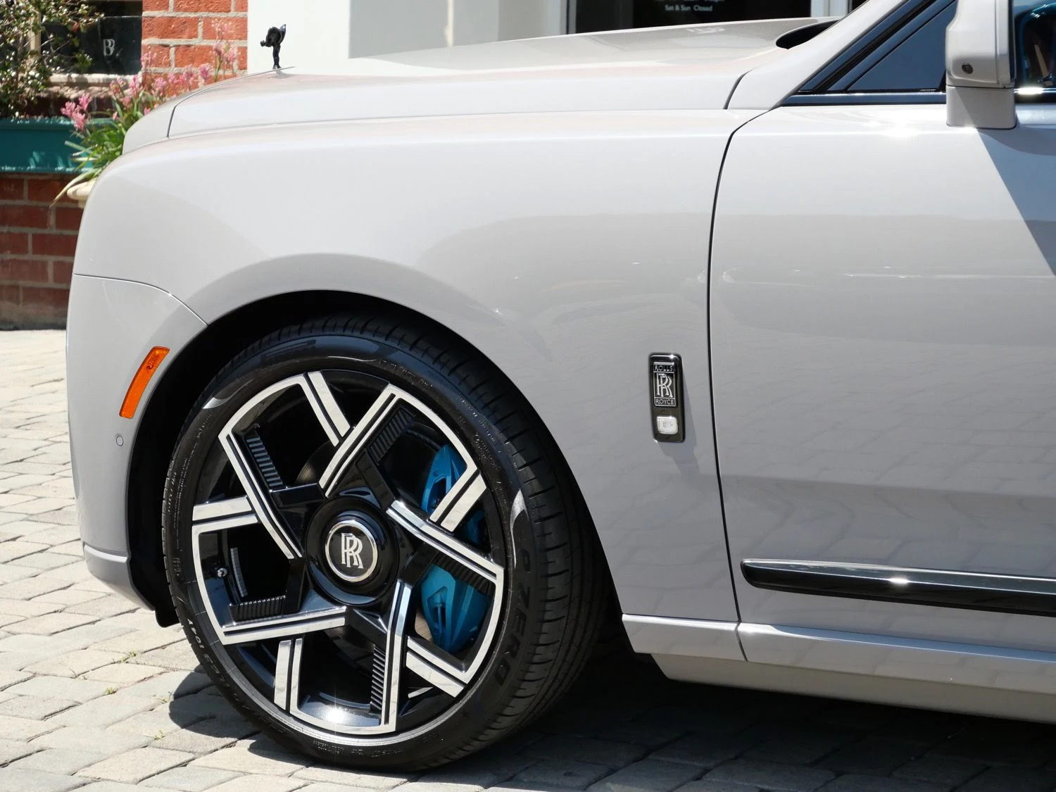 2027 Rolls-Royce Black Badge Cullinan for sale, exterior, Grey