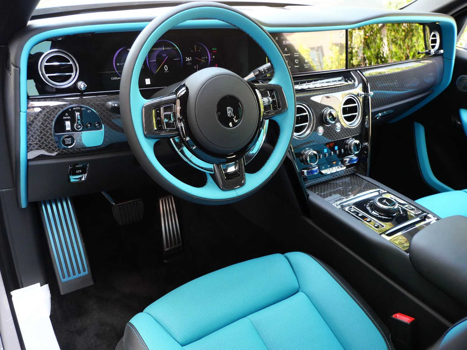 2027 Rolls-Royce Black Badge Cullinan interior, dashboard, Turchese