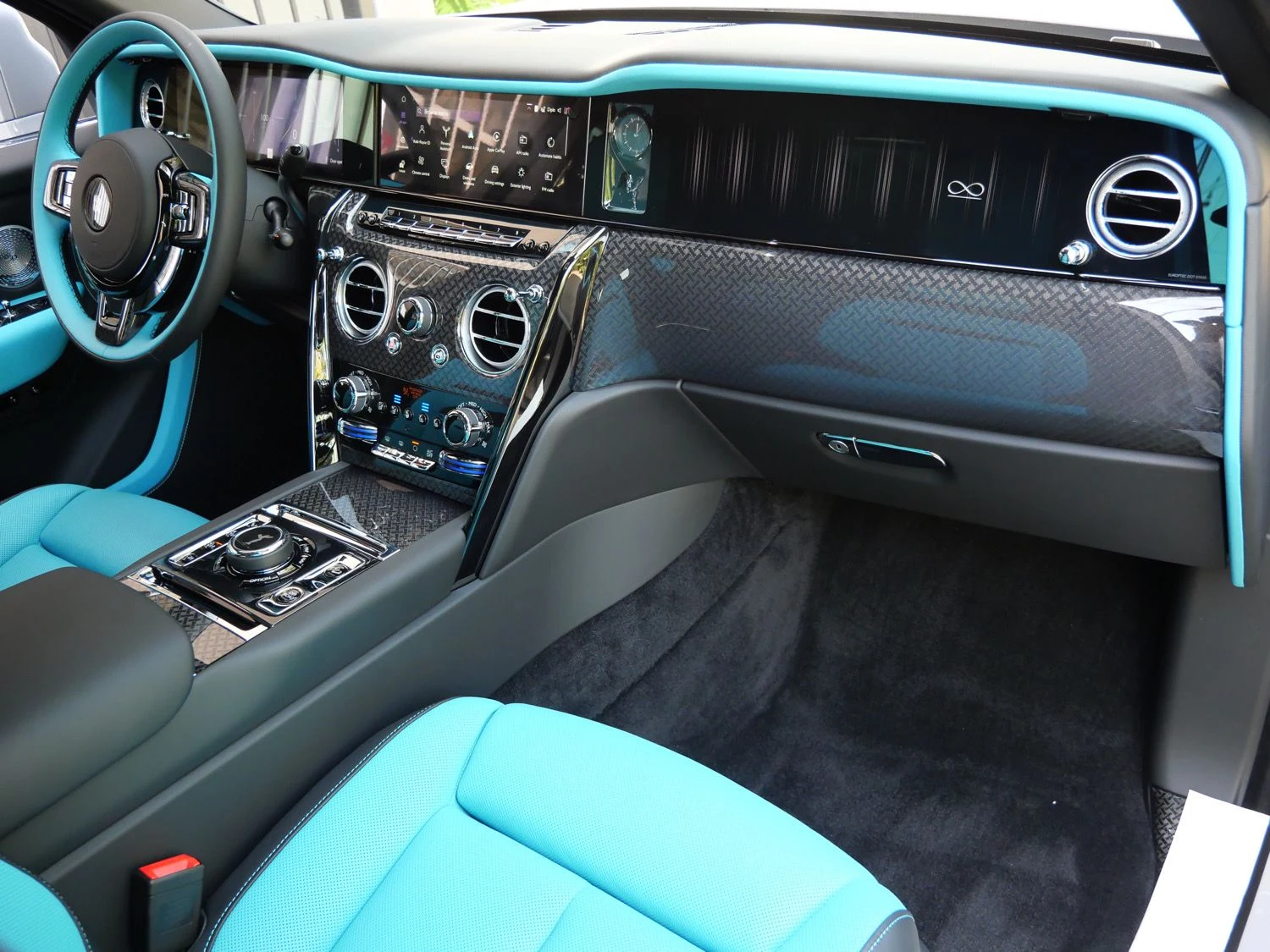 2027 Rolls-Royce Black Badge Cullinan interior, Turchese