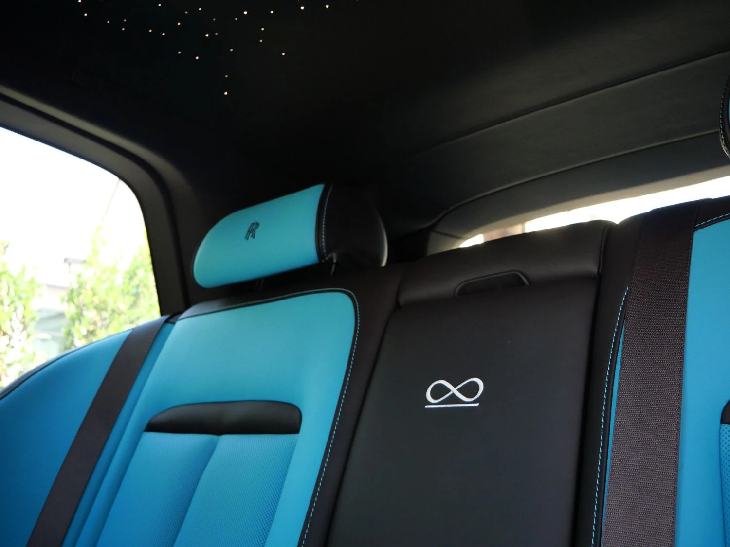 2027 Rolls-Royce Black Badge Cullinan interior, seats, Turchese