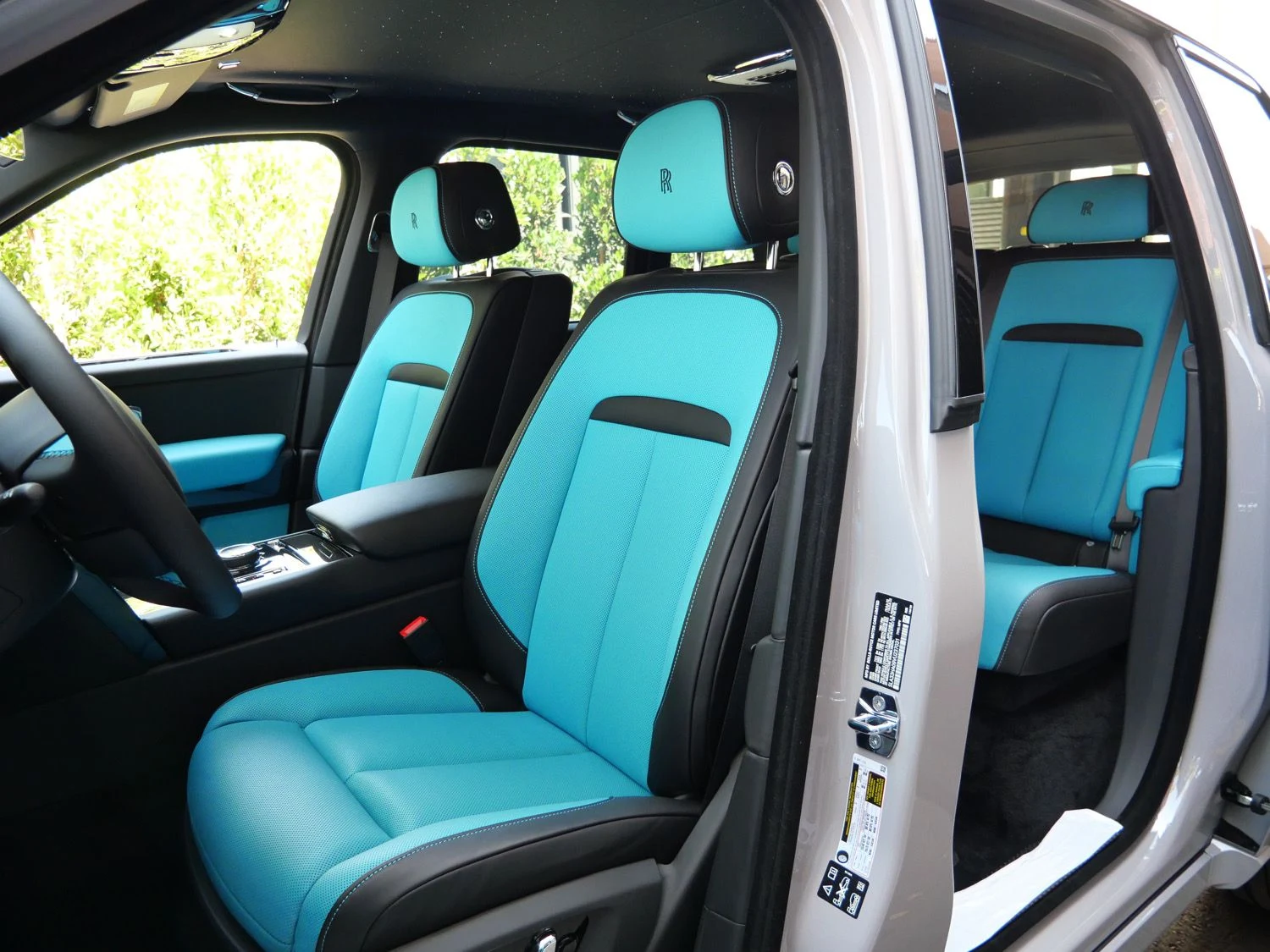2027 Rolls-Royce Black Badge Cullinan interior, seats, Turchese