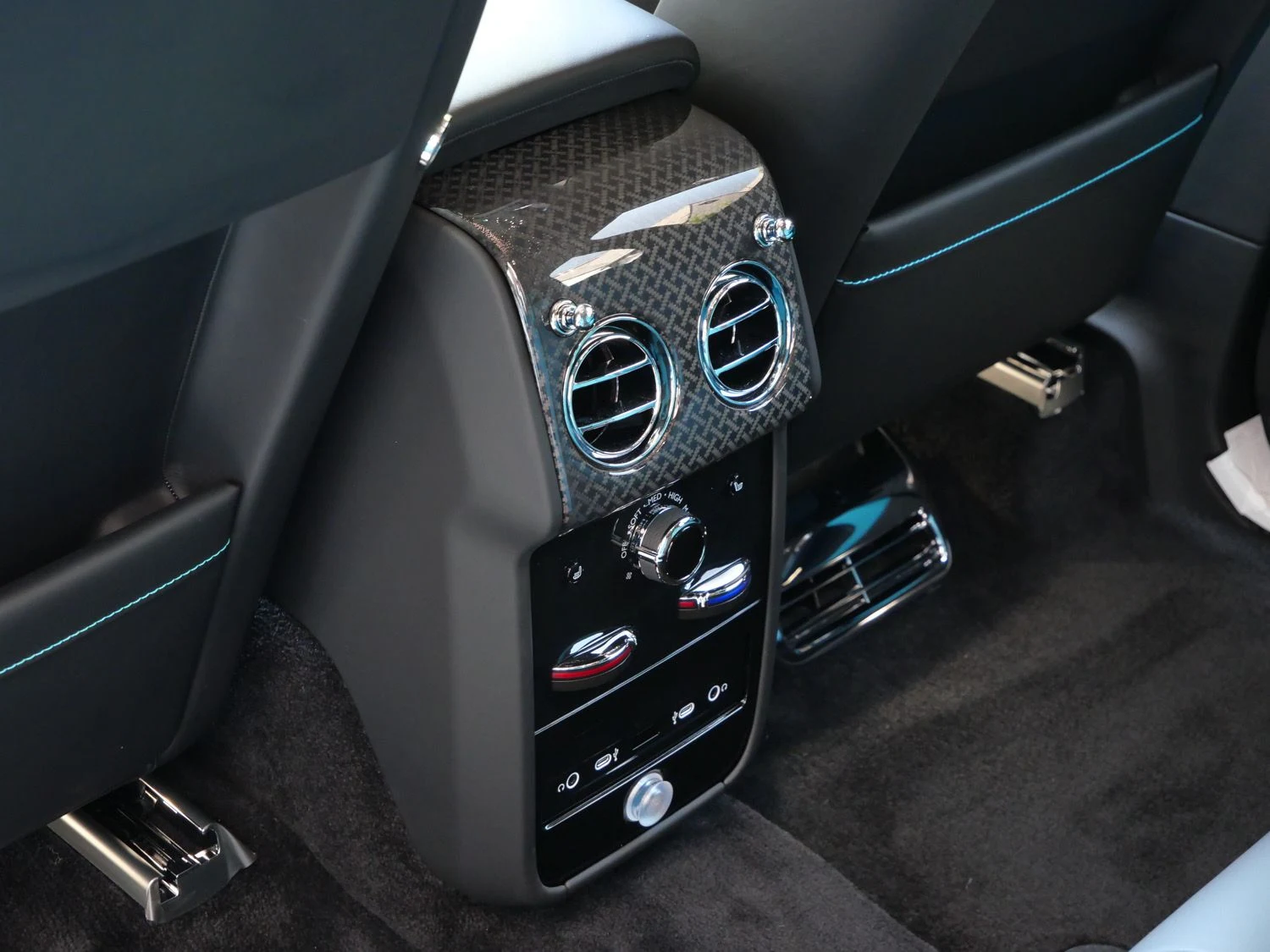 2027 Rolls-Royce Black Badge Cullinan interior, Turchese