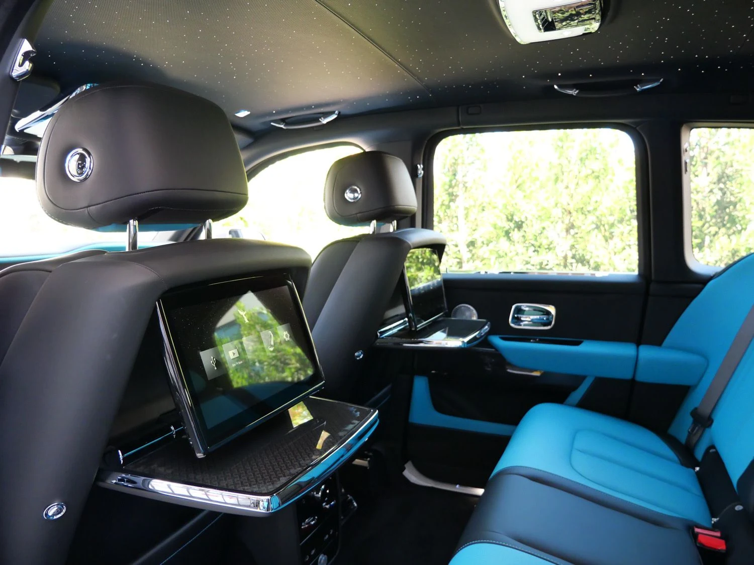 2027 Rolls-Royce Black Badge Cullinan interior, seats, Turchese