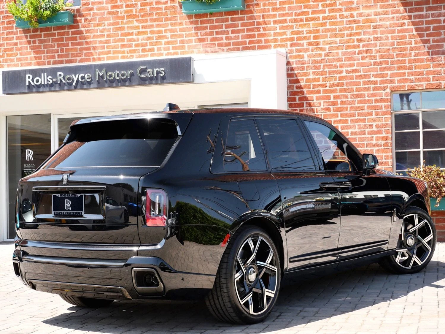 2027 Rolls-Royce Black Badge Cullinan for sale, exterior, Black