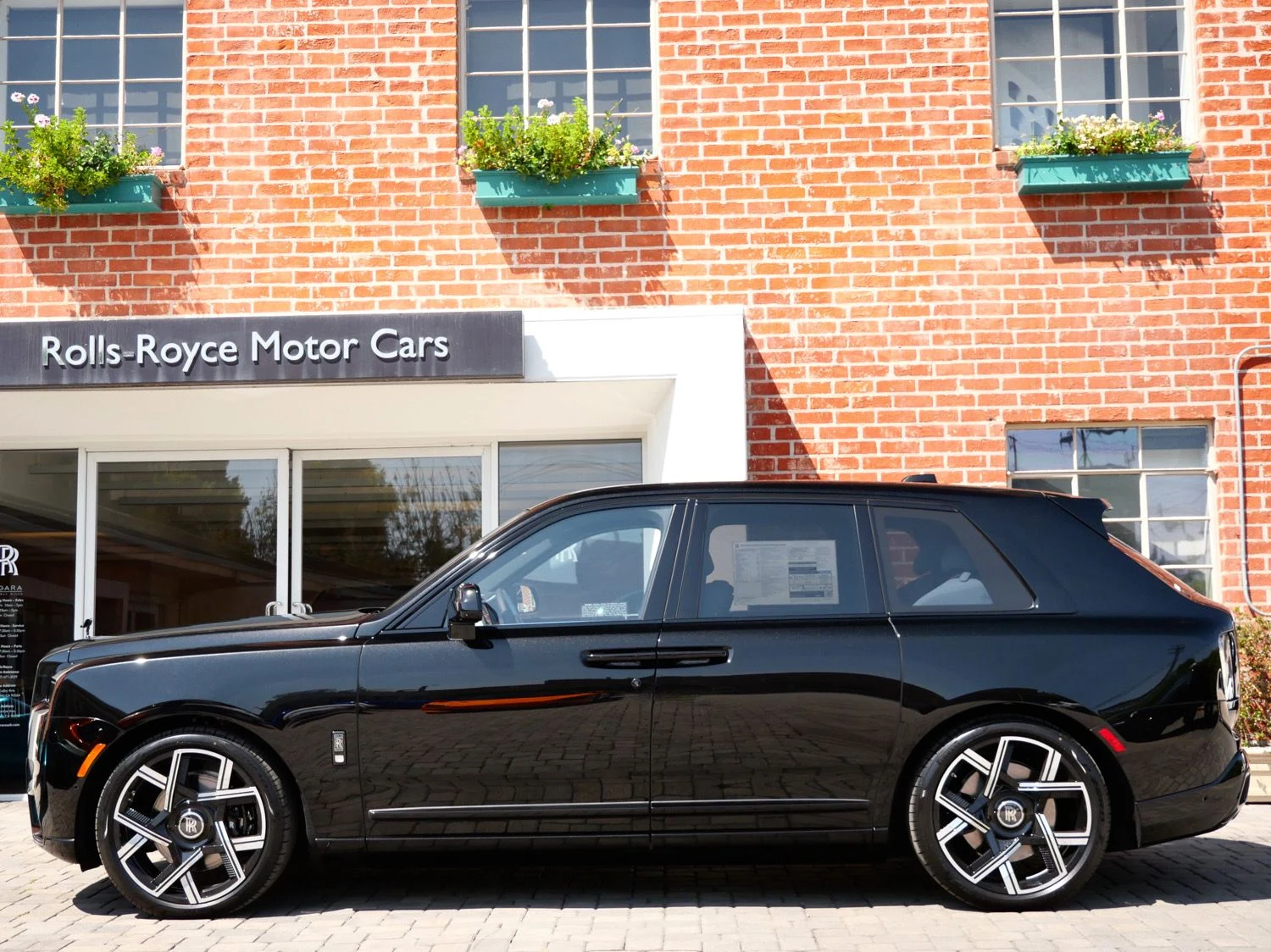 2027 Rolls-Royce Black Badge Cullinan for sale, exterior, Black