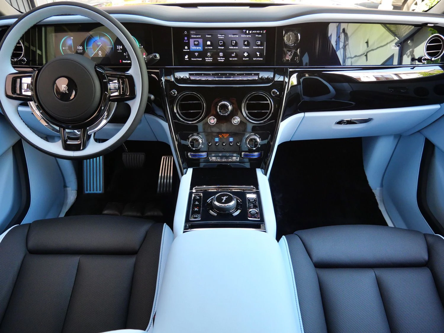 2027 Rolls-Royce Black Badge Cullinan interior, Charles Blue