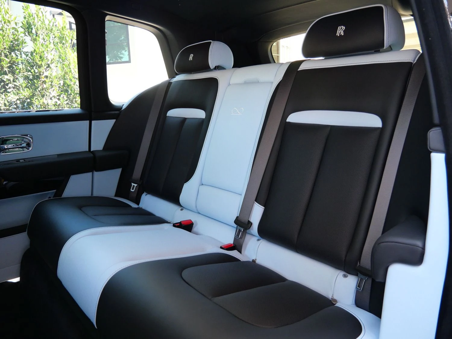2027 Rolls-Royce Black Badge Cullinan interior, seats, Charles Blue