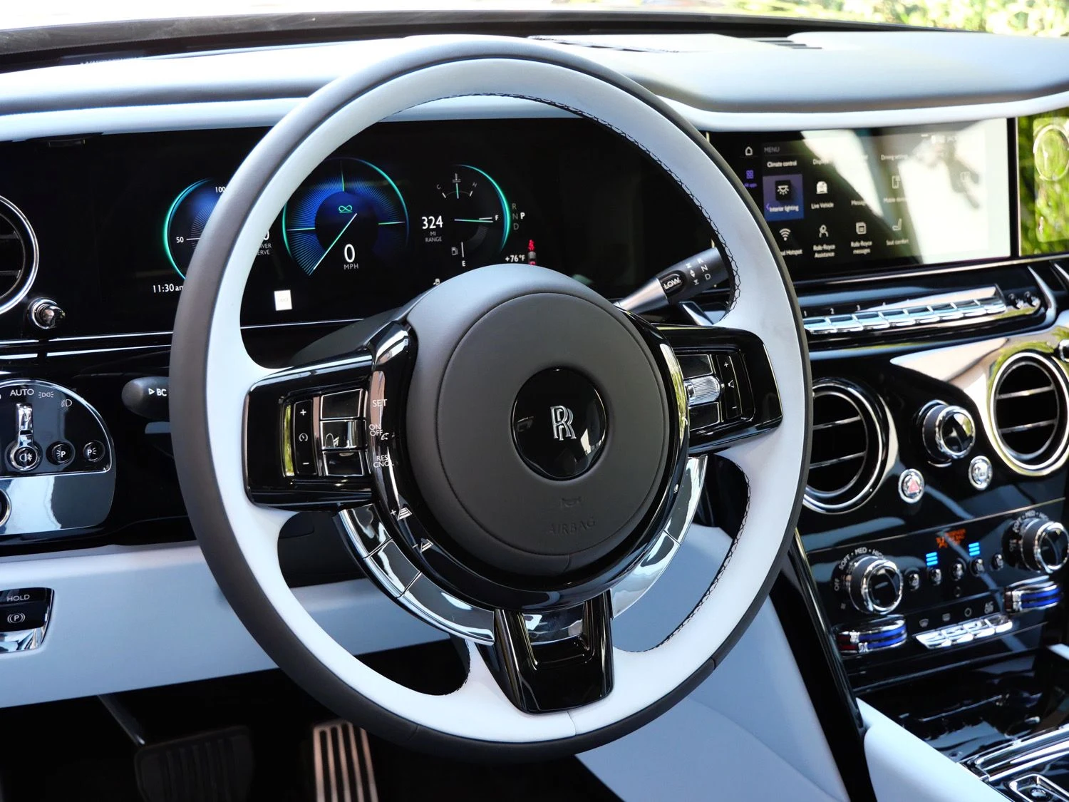 2027 Rolls-Royce Black Badge Cullinan interior, Charles Blue