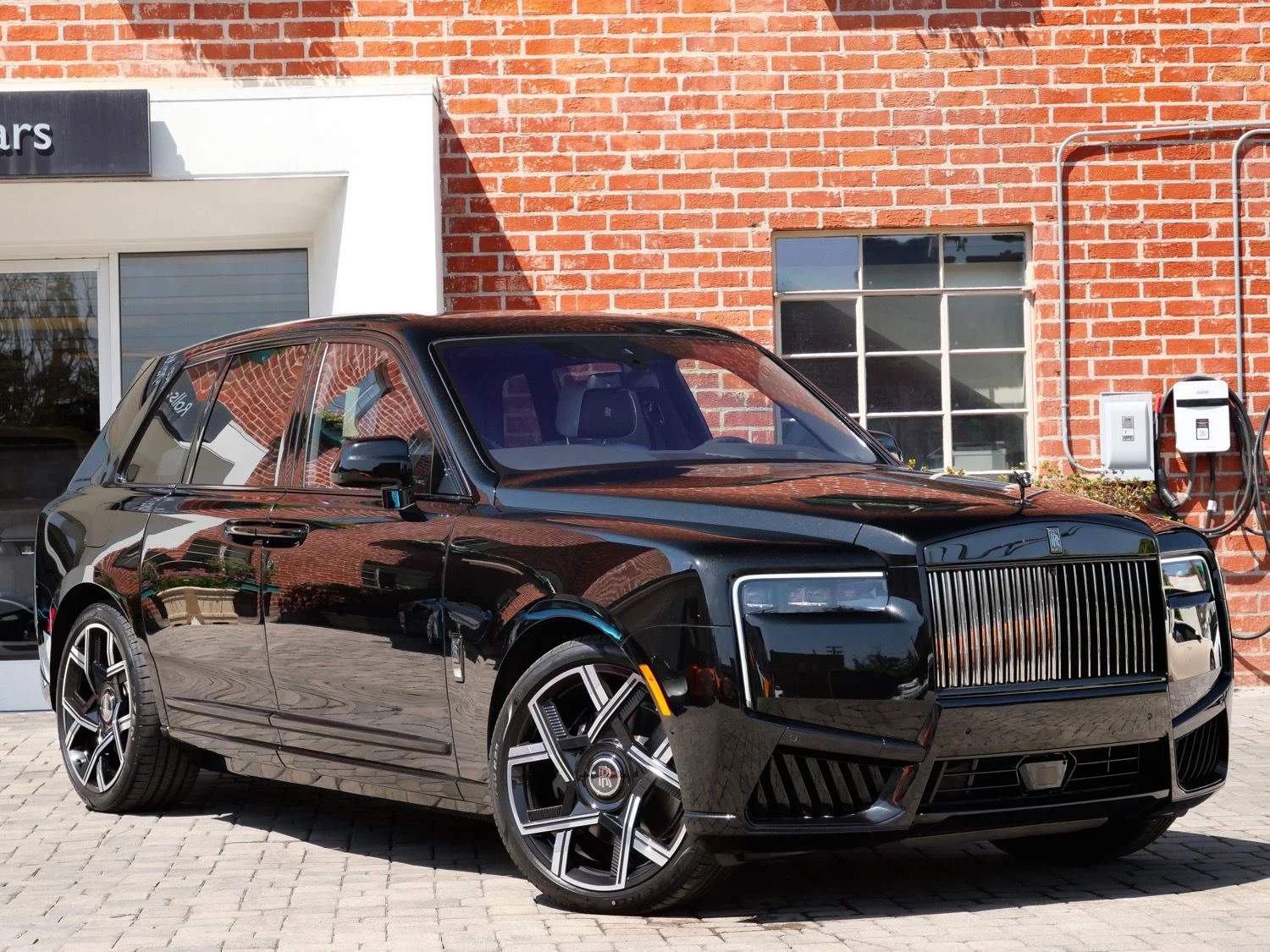 2027 Rolls-Royce Black Badge Cullinan for sale, exterior, Black