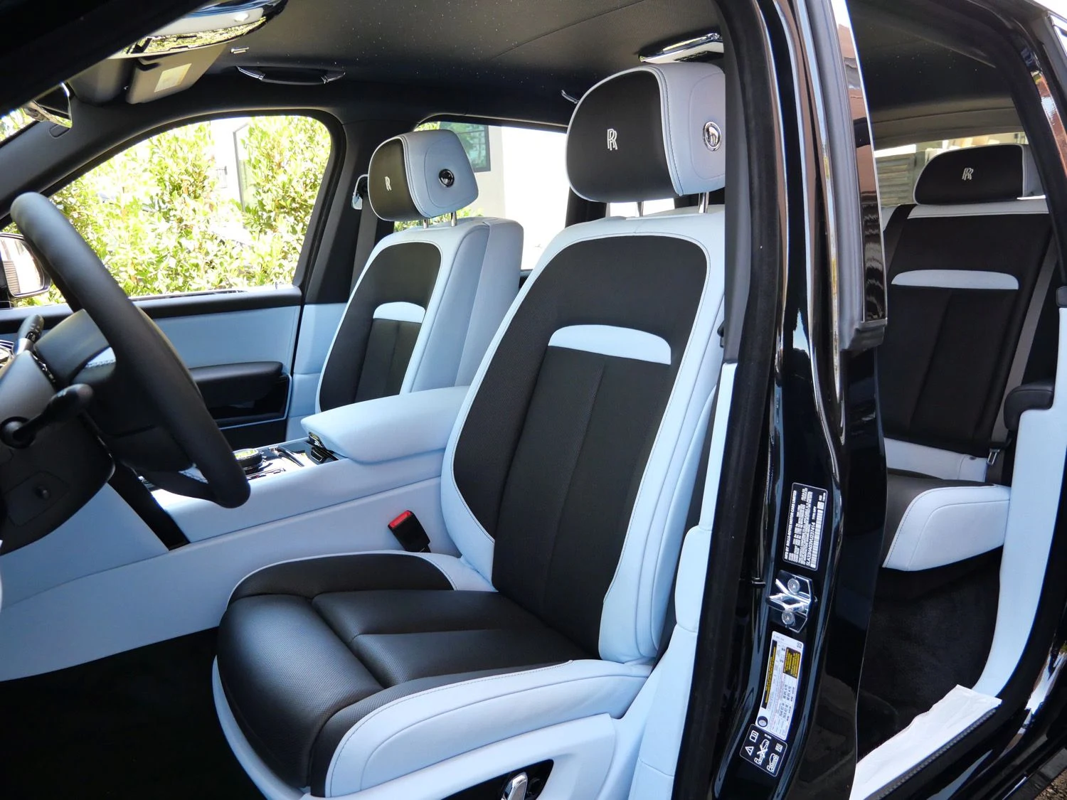 2027 Rolls-Royce Black Badge Cullinan interior, seats, Charles Blue