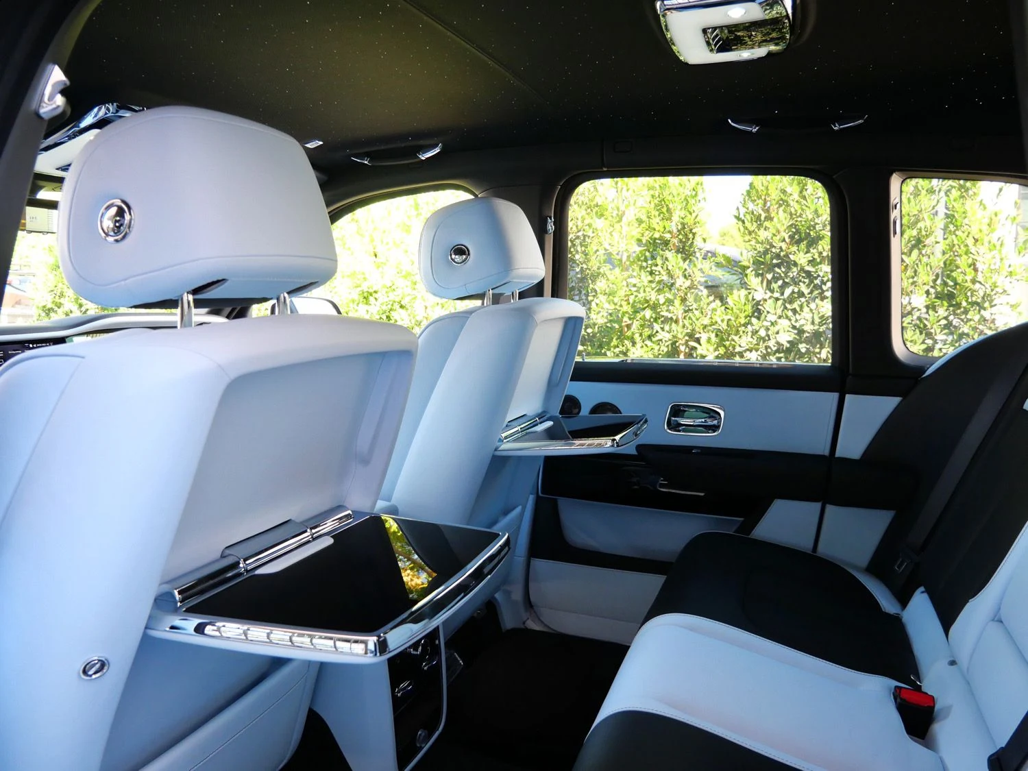 2027 Rolls-Royce Black Badge Cullinan interior, seats, Charles Blue