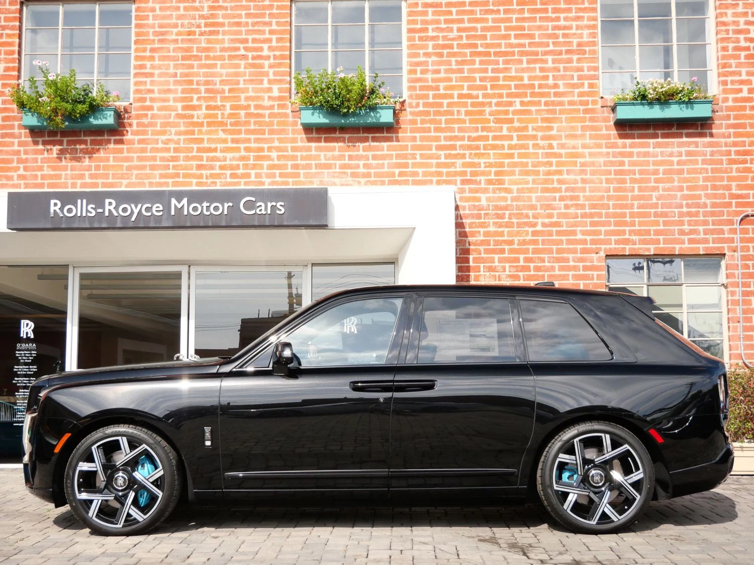 2027 Rolls-Royce Black Badge Cullinan for sale, exterior, Black