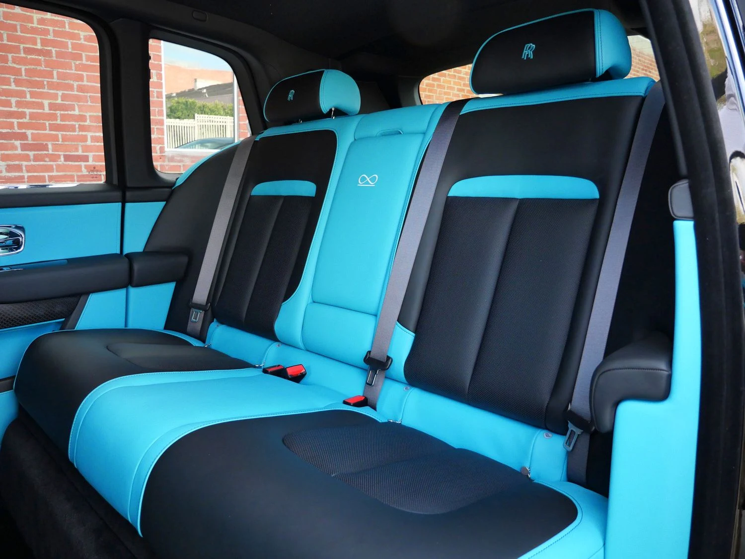2027 Rolls-Royce Black Badge Cullinan interior, seats, Turchese