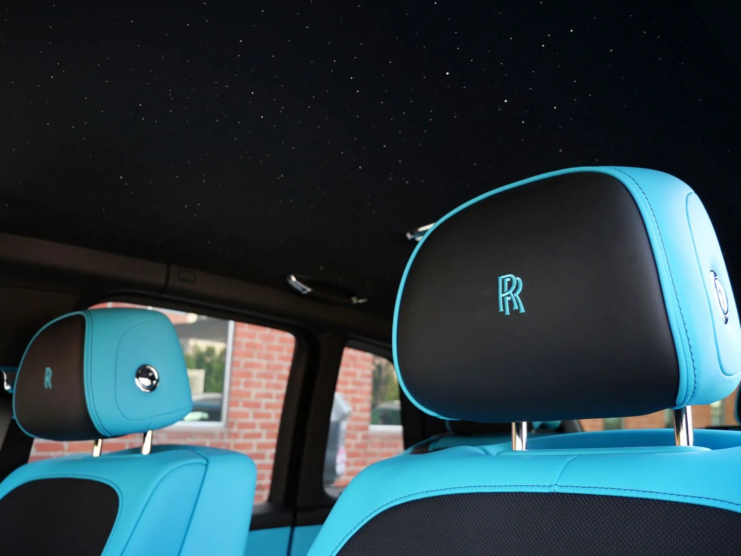 2027 Rolls-Royce Black Badge Cullinan interior, Turchese