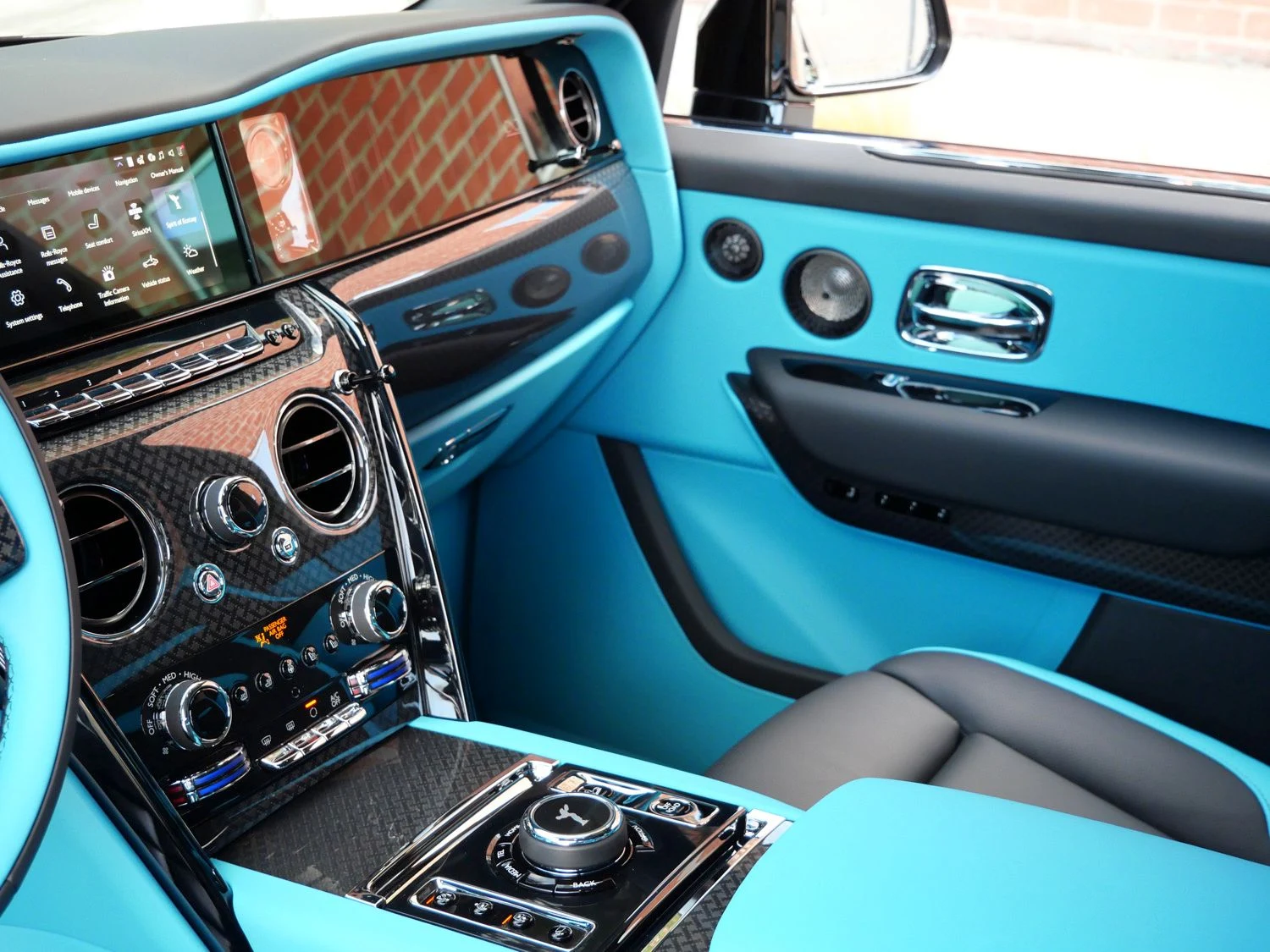 2027 Rolls-Royce Black Badge Cullinan interior, Turchese