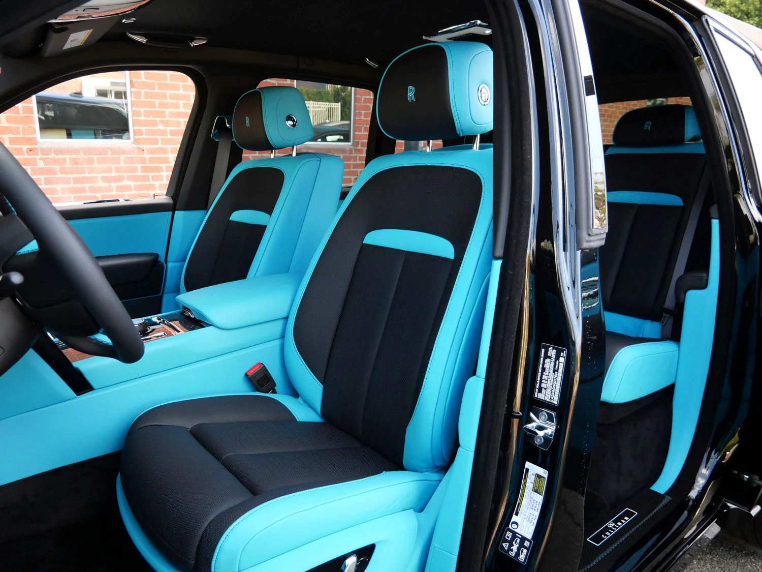 2027 Rolls-Royce Black Badge Cullinan interior, seats, Turchese