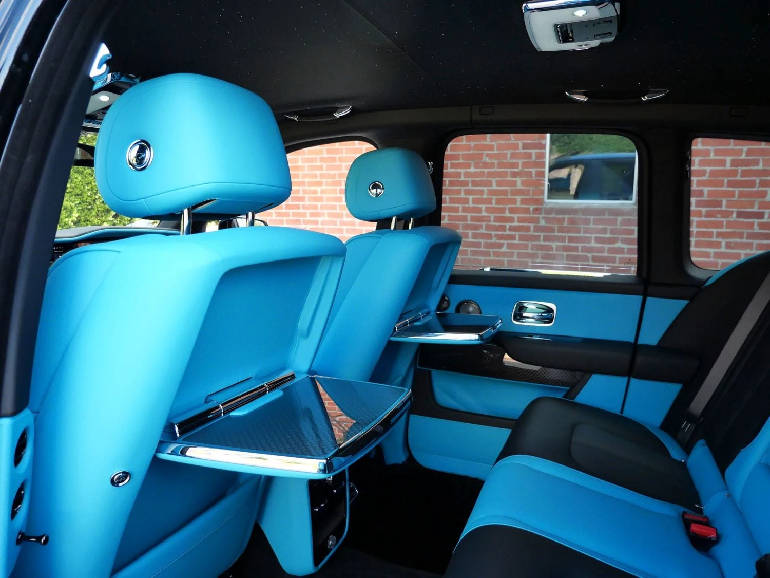 2027 Rolls-Royce Black Badge Cullinan interior, seats, Turchese