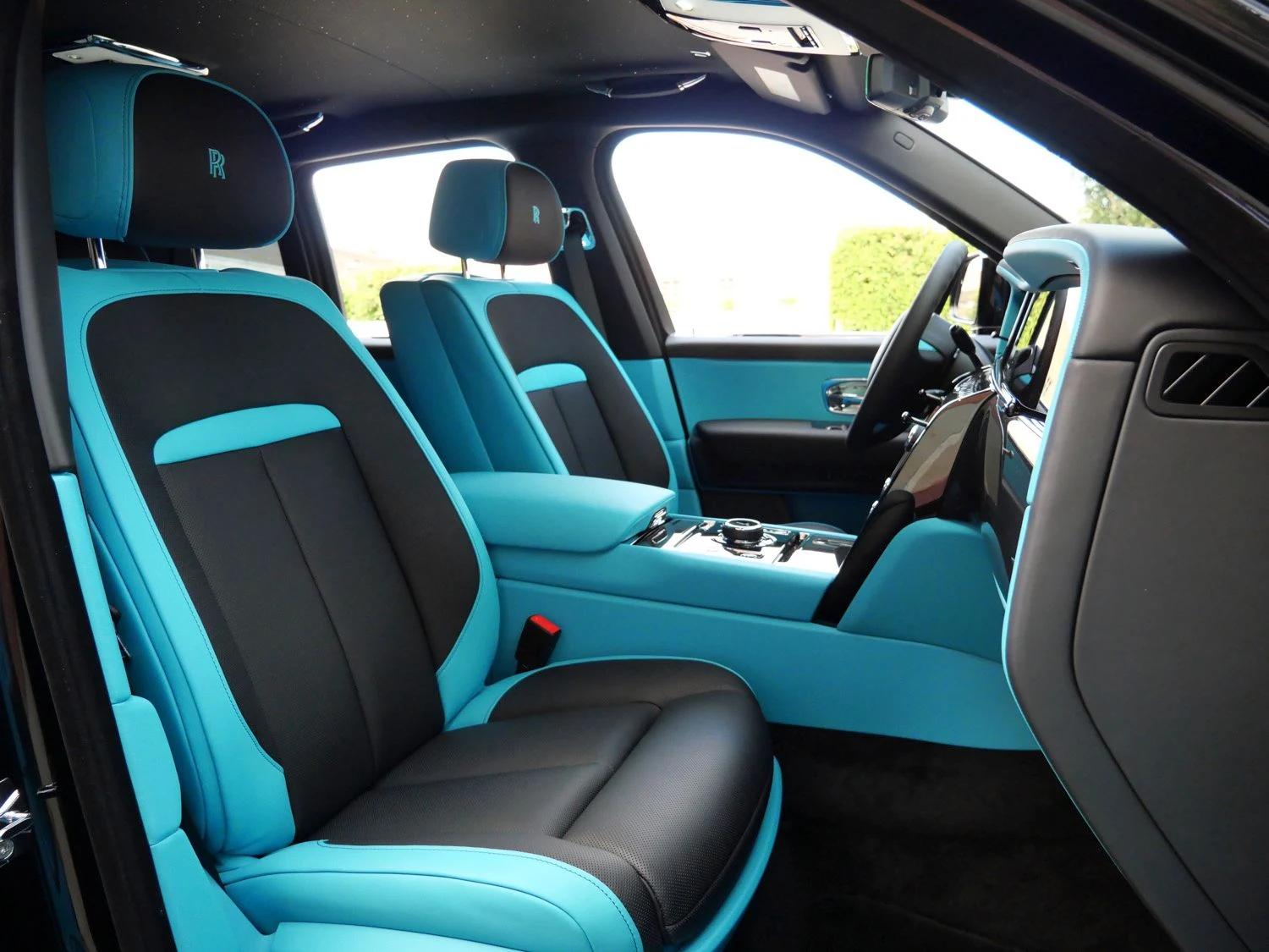 2027 Rolls-Royce Black Badge Cullinan interior, seats, Turchese