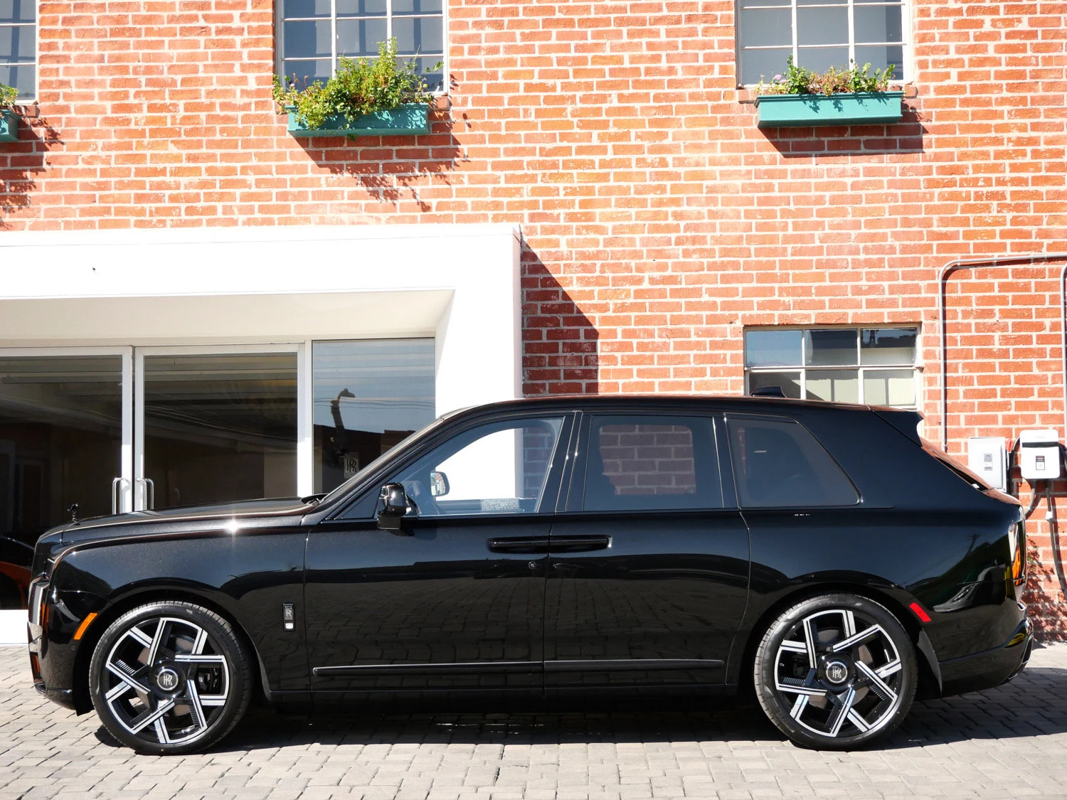 2027 Rolls-Royce Black Badge Cullinan for sale, exterior, Black