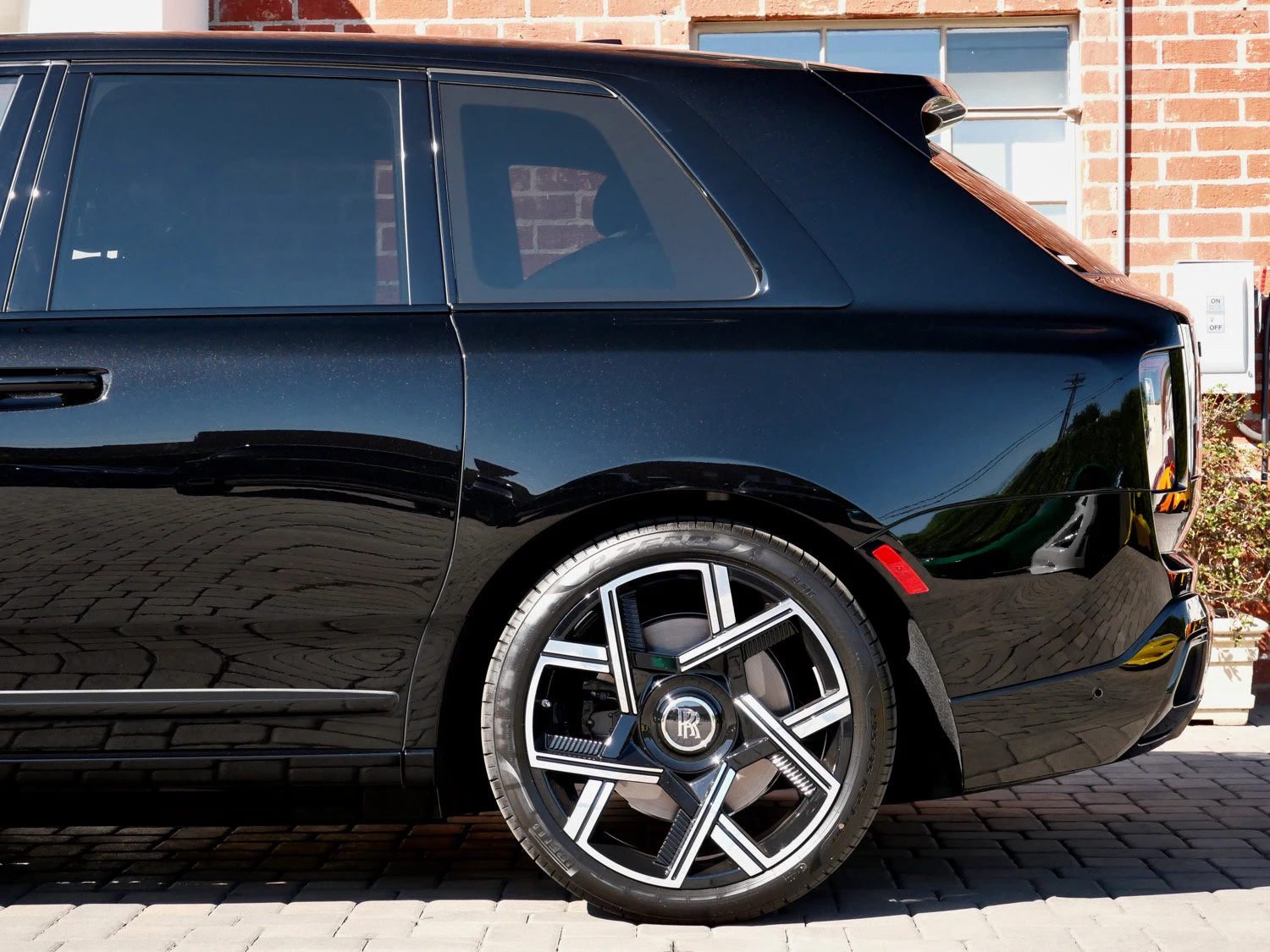 2027 Rolls-Royce Black Badge Cullinan for sale, exterior, Black