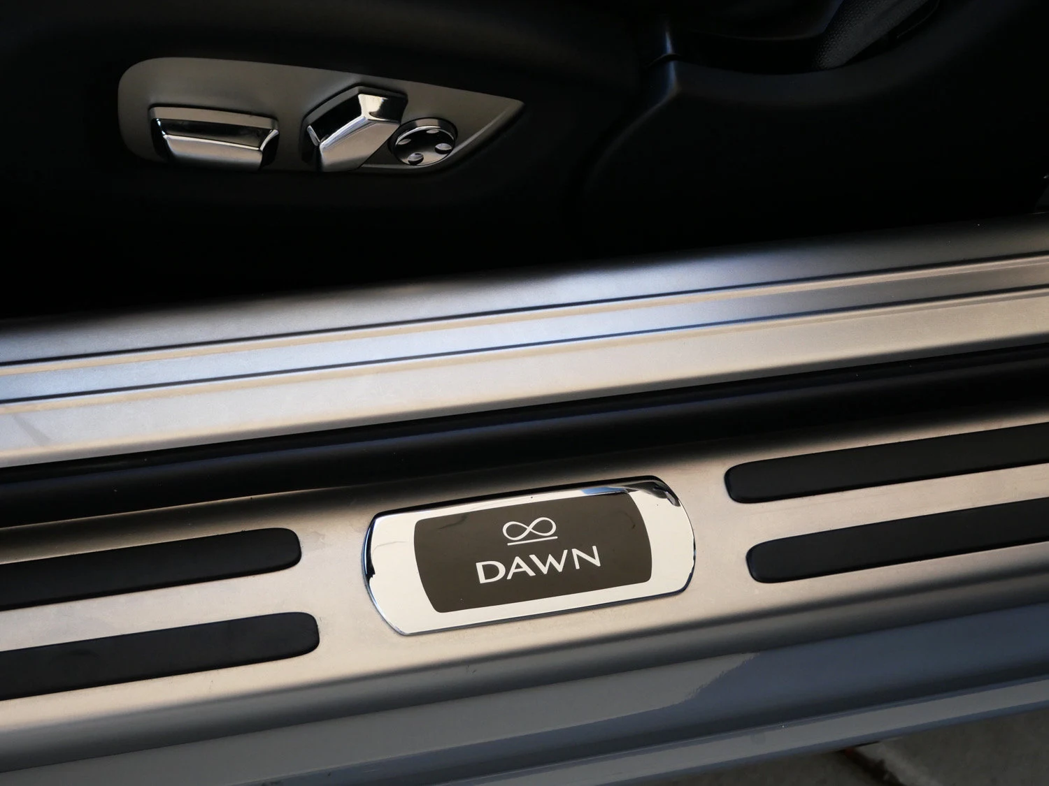 2018 Rolls-Royce Black Badge Dawn interior, door sill, Black