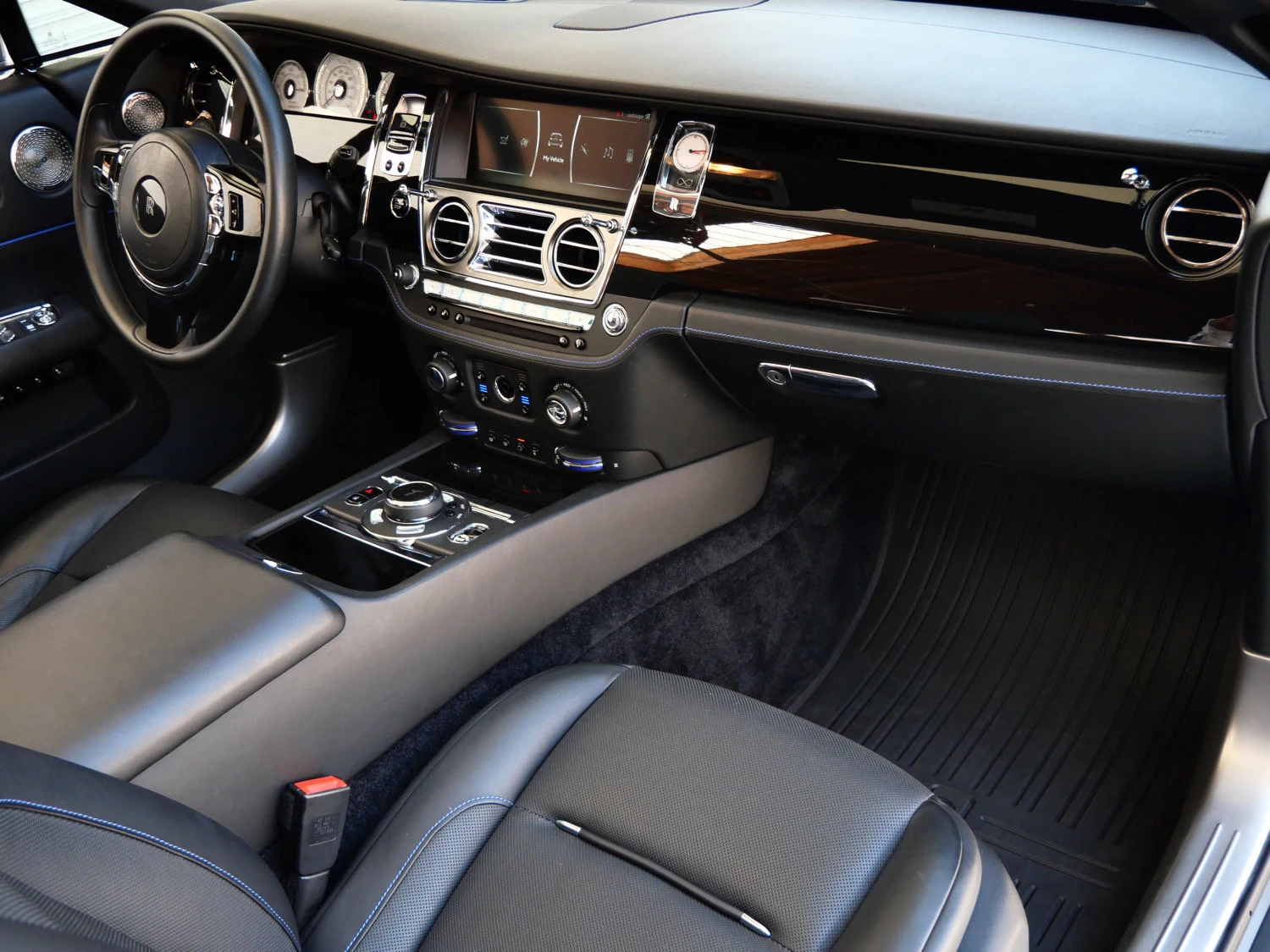 2018 Rolls-Royce Black Badge Dawn interior, Black