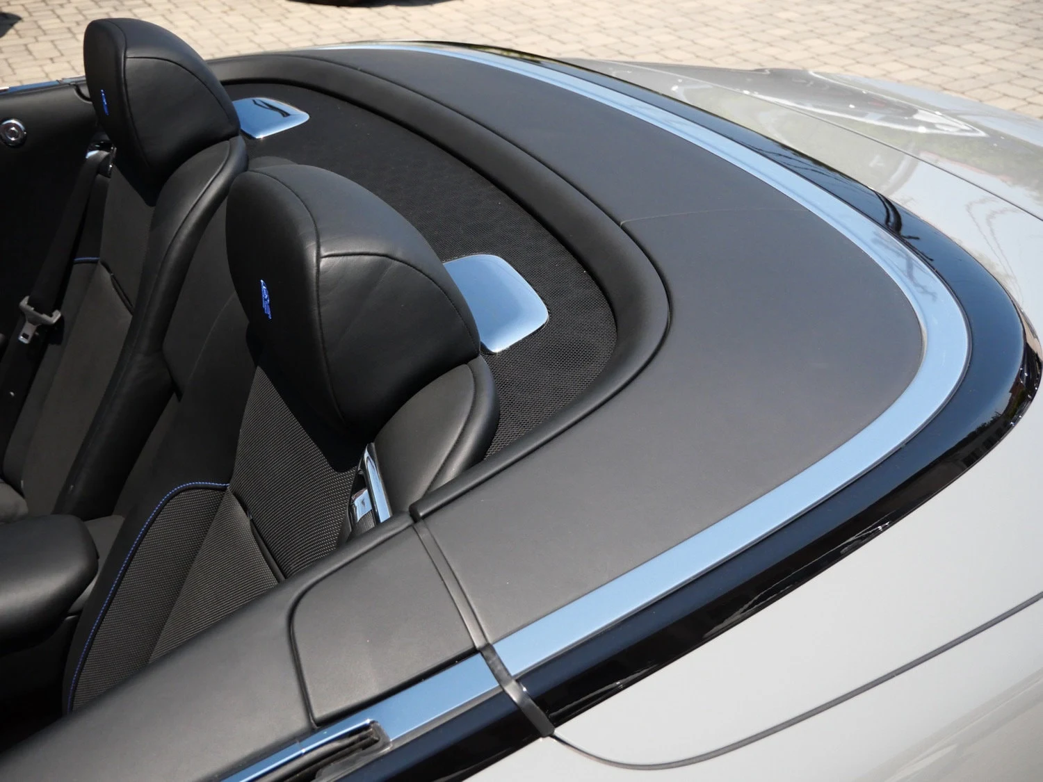 2018 Rolls-Royce Black Badge Dawn interior, door panel, Black