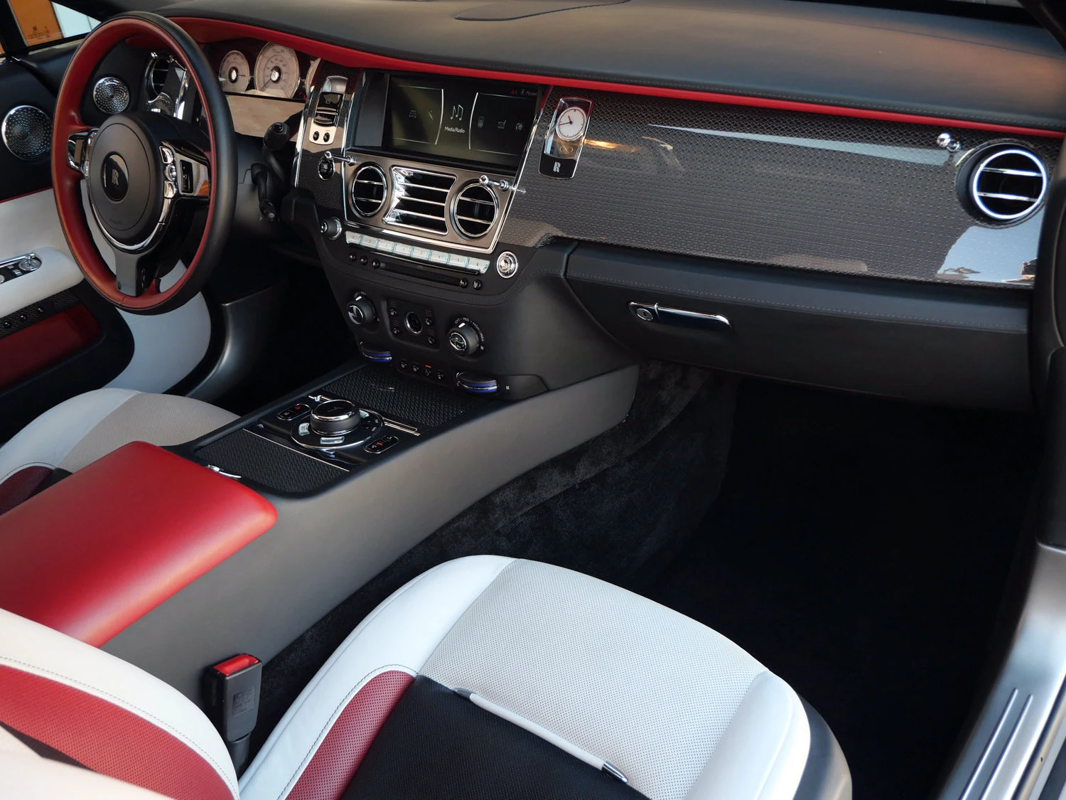 2021 Rolls-Royce Black Badge Wraith interior, Arctic White