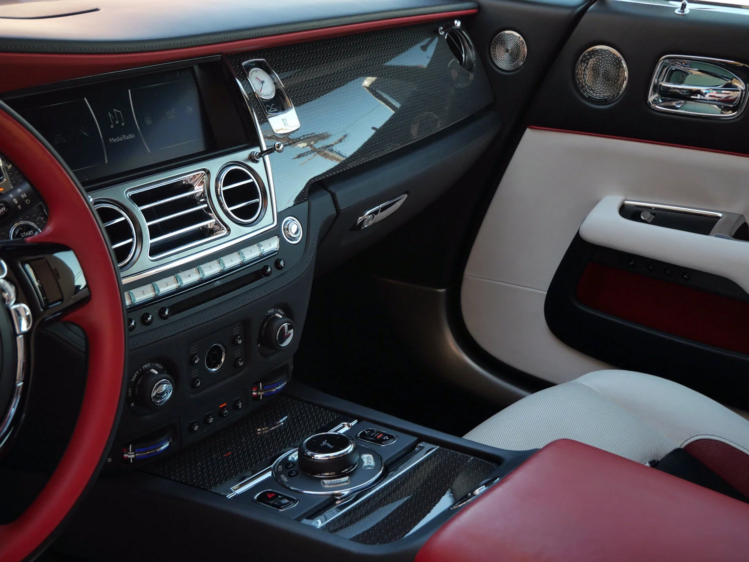 2021 Rolls-Royce Black Badge Wraith interior, Arctic White