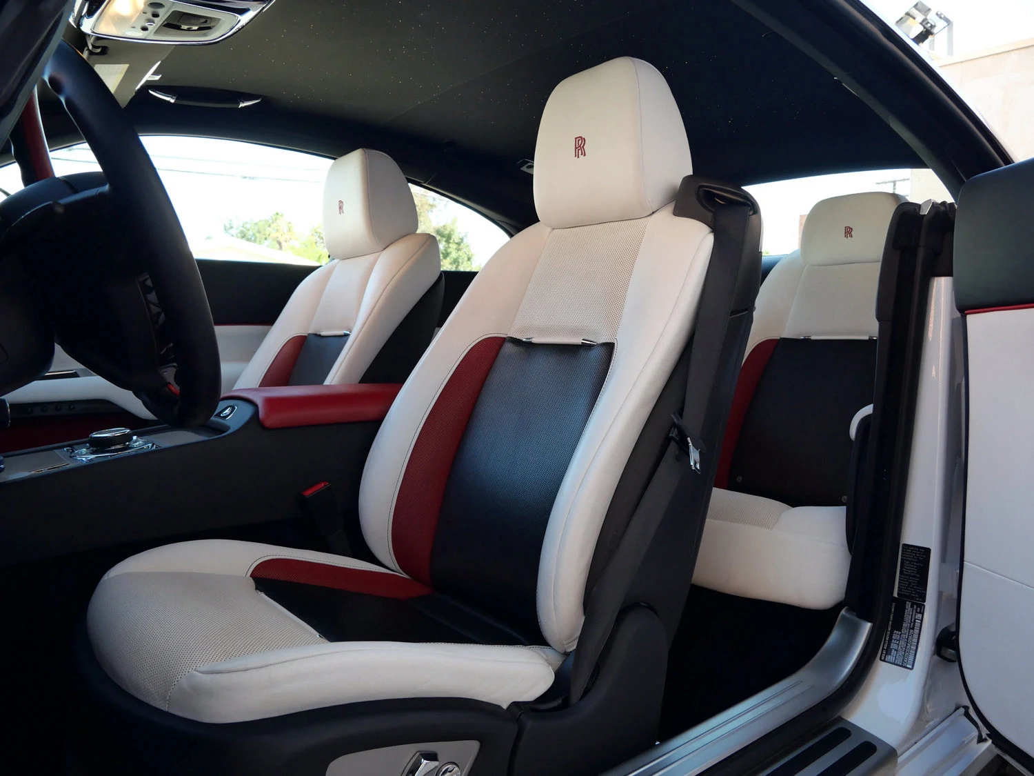 2021 Rolls-Royce Black Badge Wraith interior, seats, Arctic White