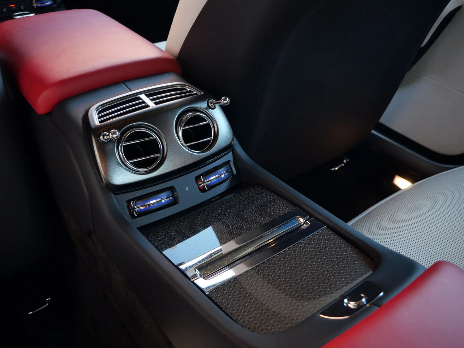 2021 Rolls-Royce Black Badge Wraith interior, Arctic White