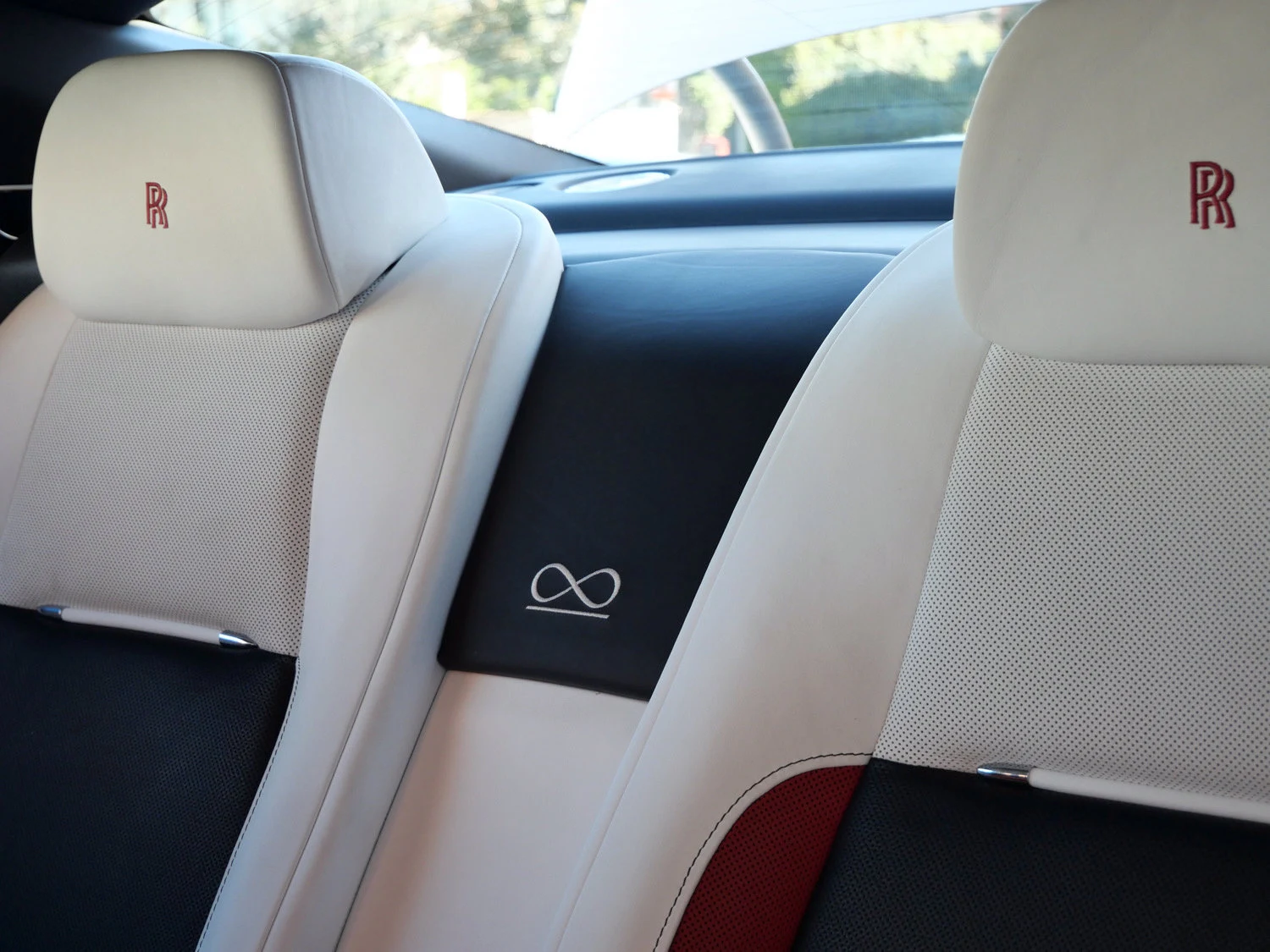 2021 Rolls-Royce Black Badge Wraith interior, seats, Arctic White