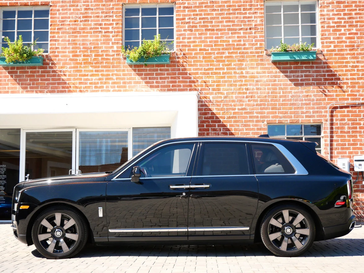 2022 Rolls-Royce Cullinan for sale, exterior, Black