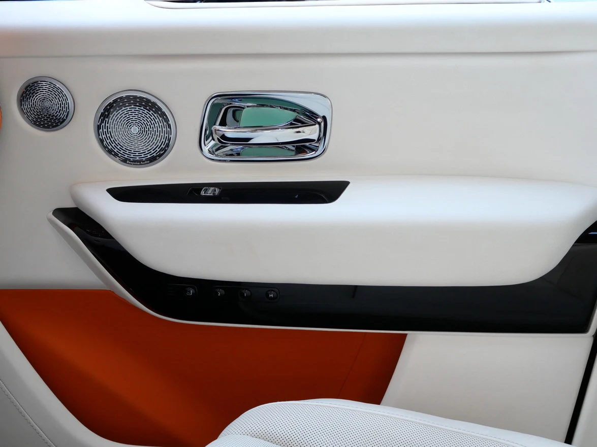 2022 Rolls-Royce Cullinan interior, door panel, Grace White