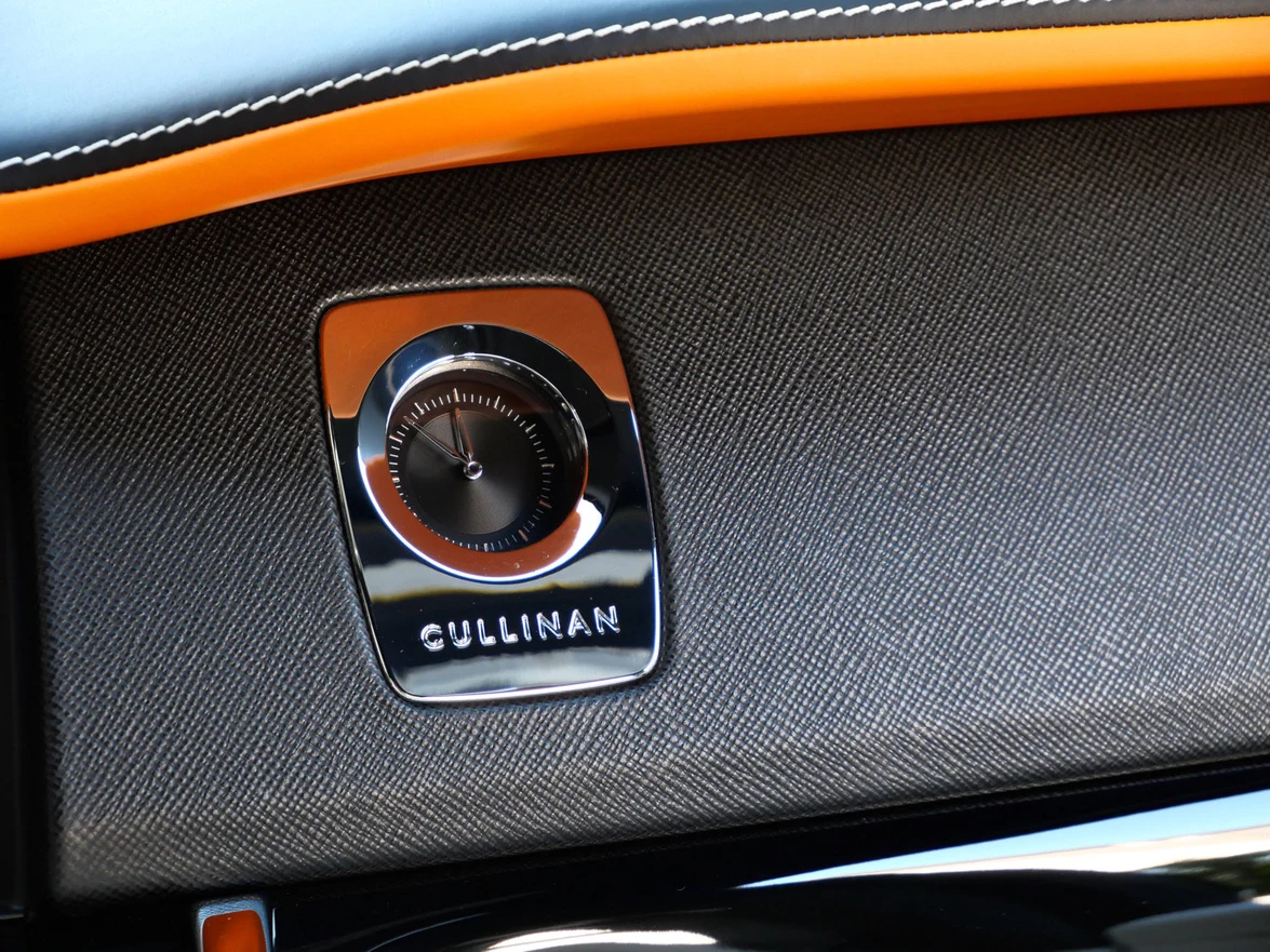 2022 Rolls-Royce Cullinan interior, Grace White