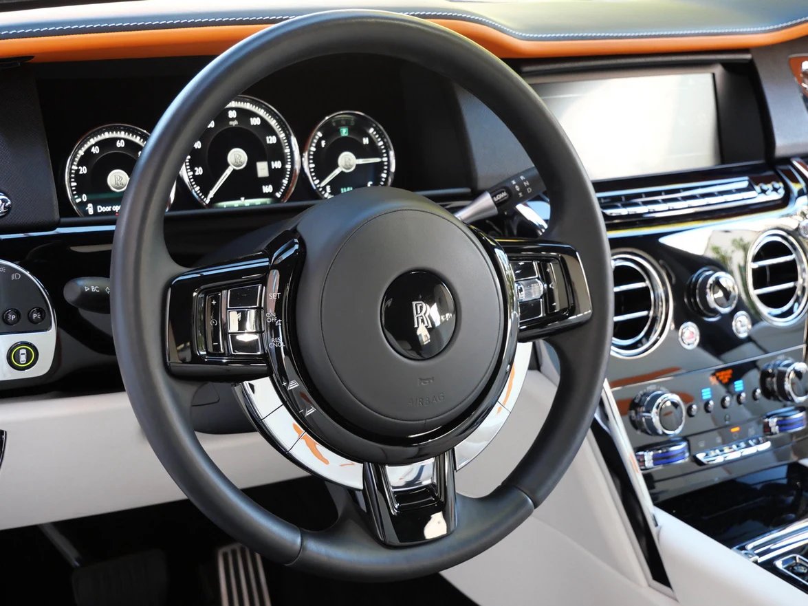 2022 Rolls-Royce Cullinan interior, Grace White