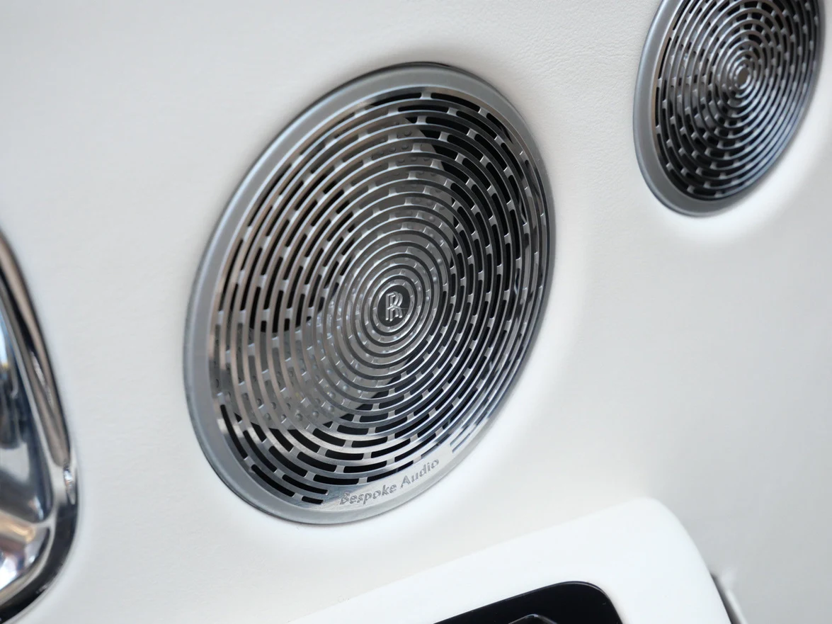 2022 Rolls-Royce Cullinan interior, door panel, Grace White