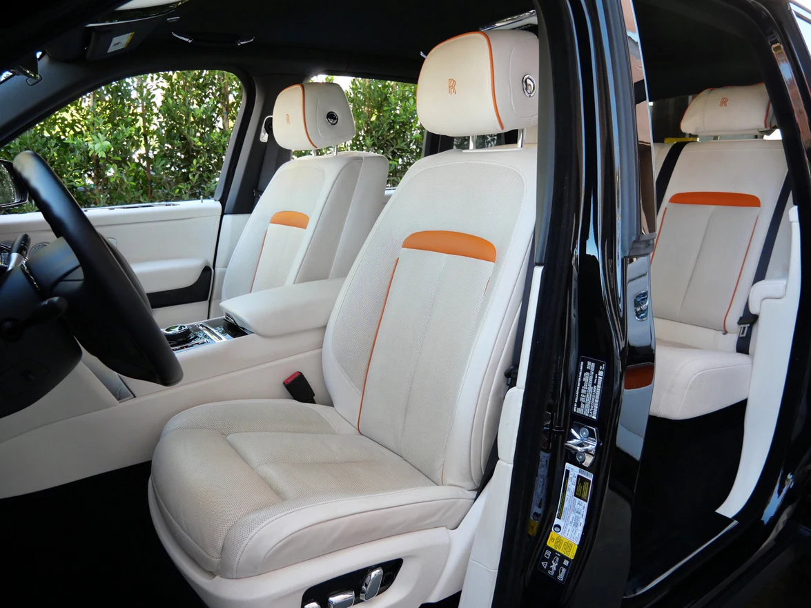 2022 Rolls-Royce Cullinan interior, seats, Grace White