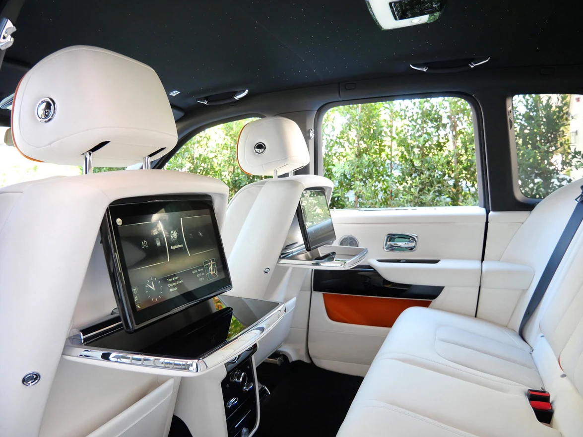 2022 Rolls-Royce Cullinan interior, seats, Grace White