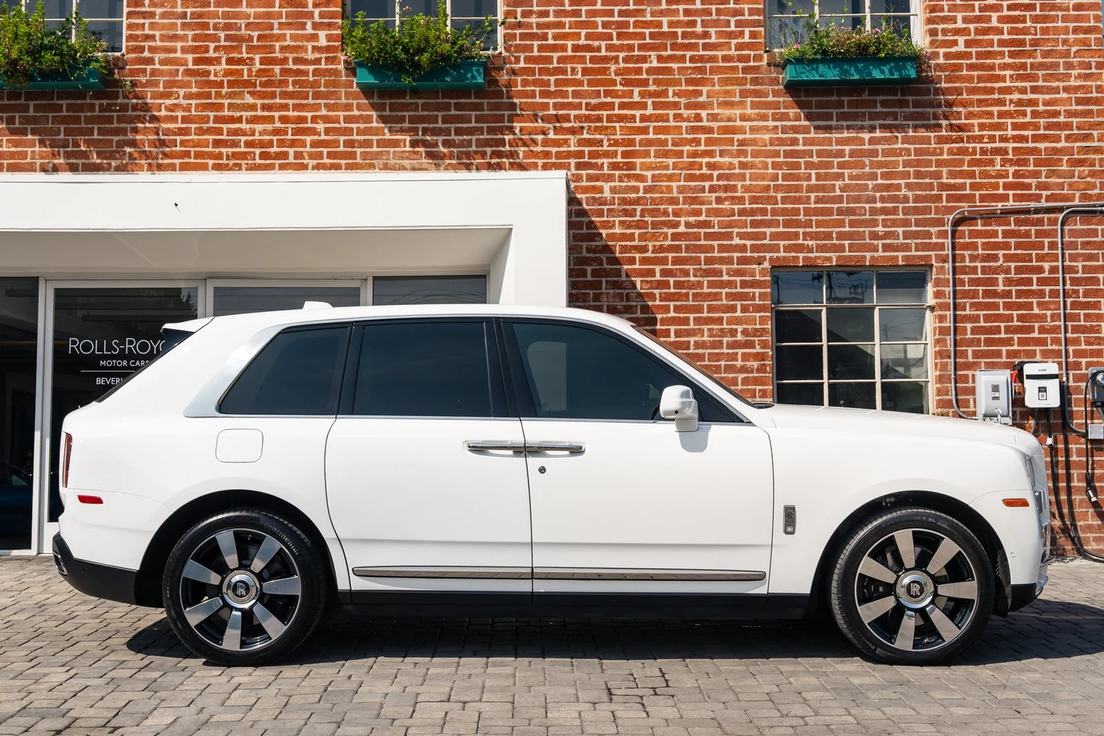 2023 Rolls-Royce Cullinan for sale, exterior, White