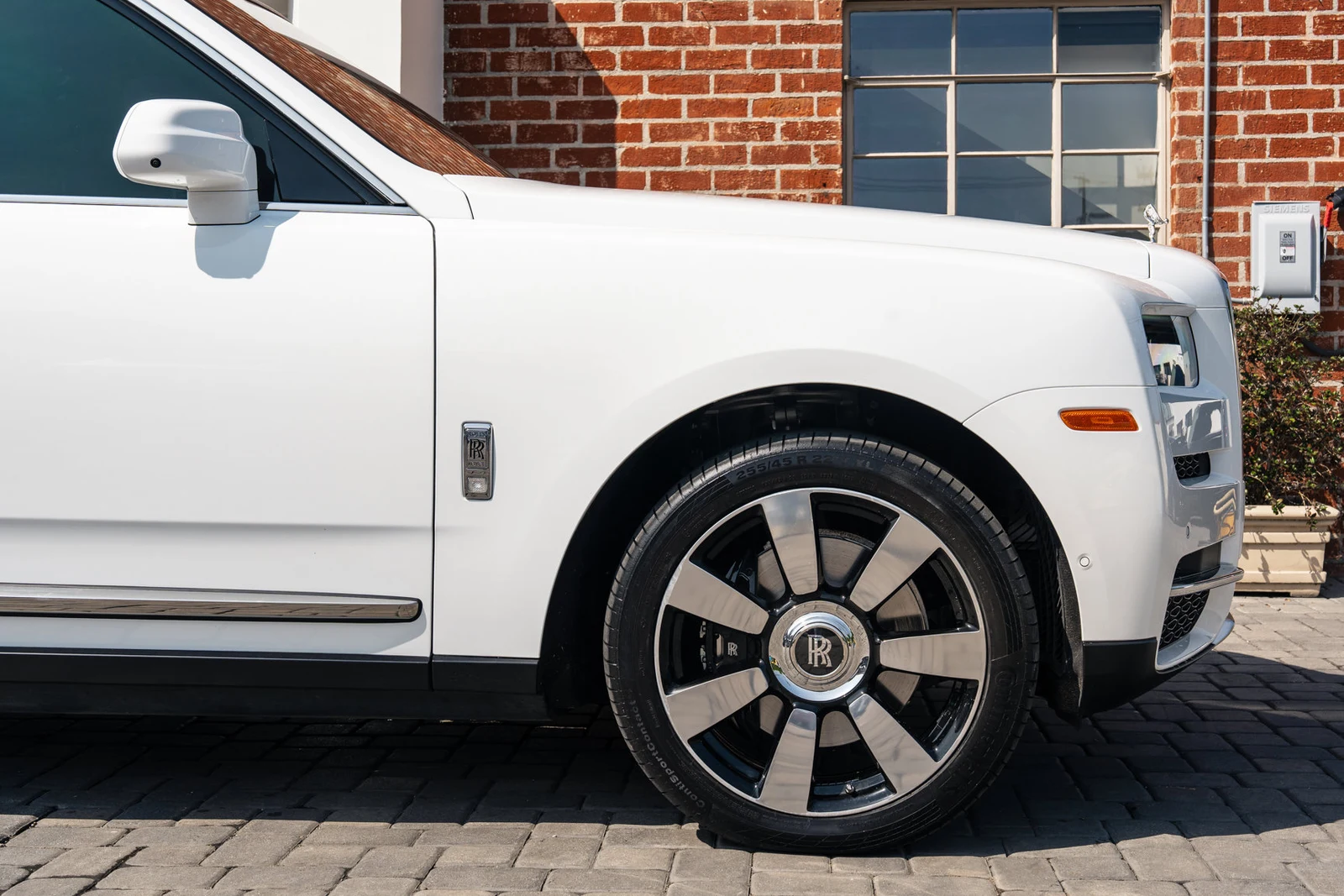 2023 Rolls-Royce Cullinan for sale, exterior, White