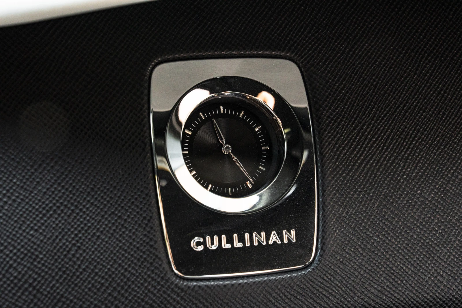 2023 Rolls-Royce Cullinan interior, Black