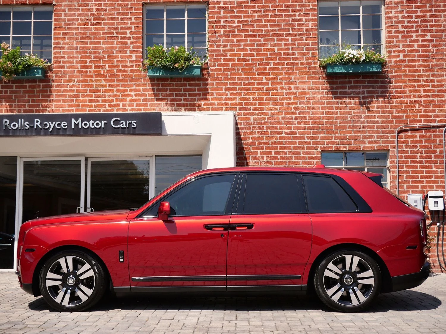 2023 Rolls-Royce Cullinan for sale, exterior, Red