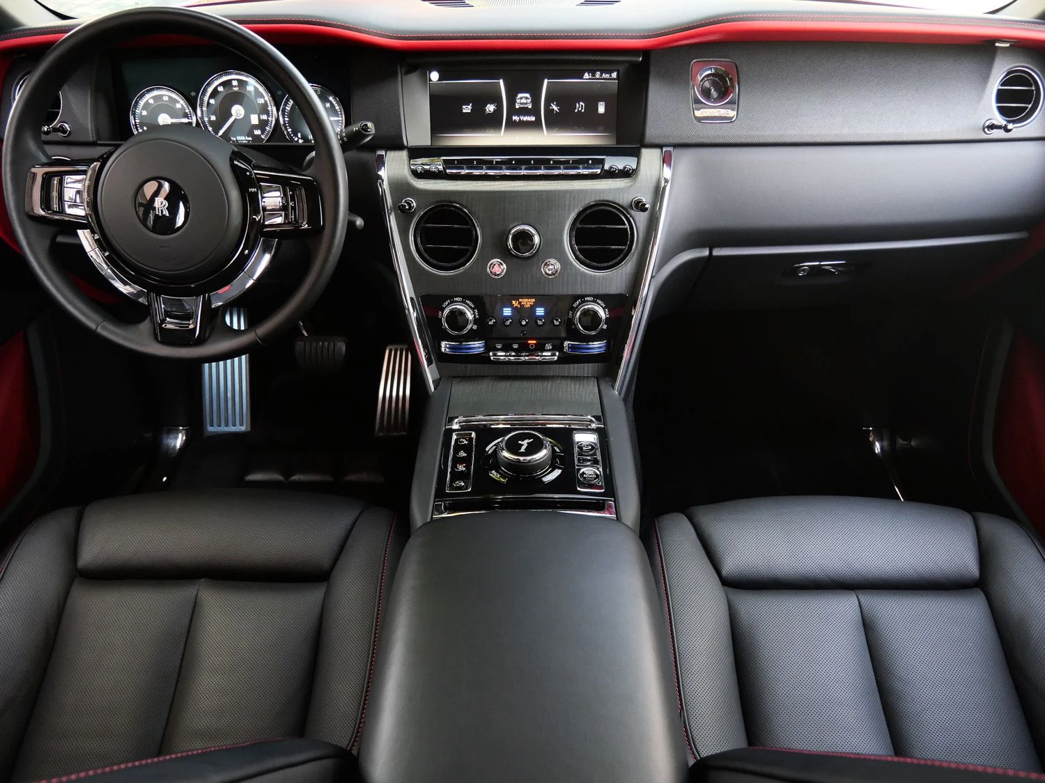 2023 Rolls-Royce Cullinan interior, Black