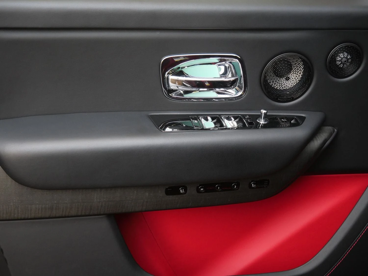 2023 Rolls-Royce Cullinan interior, door panel, Black