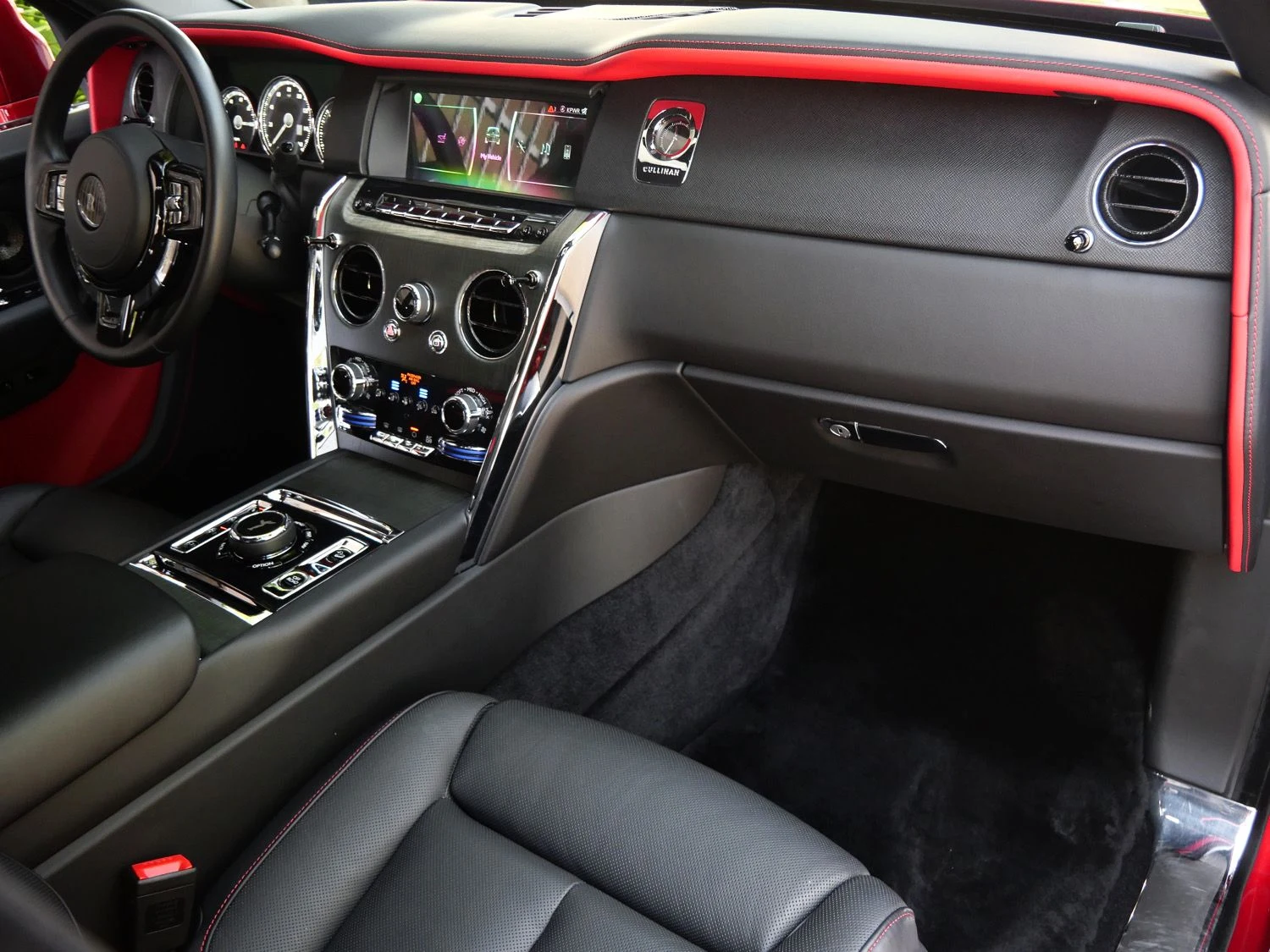 2023 Rolls-Royce Cullinan interior, Black