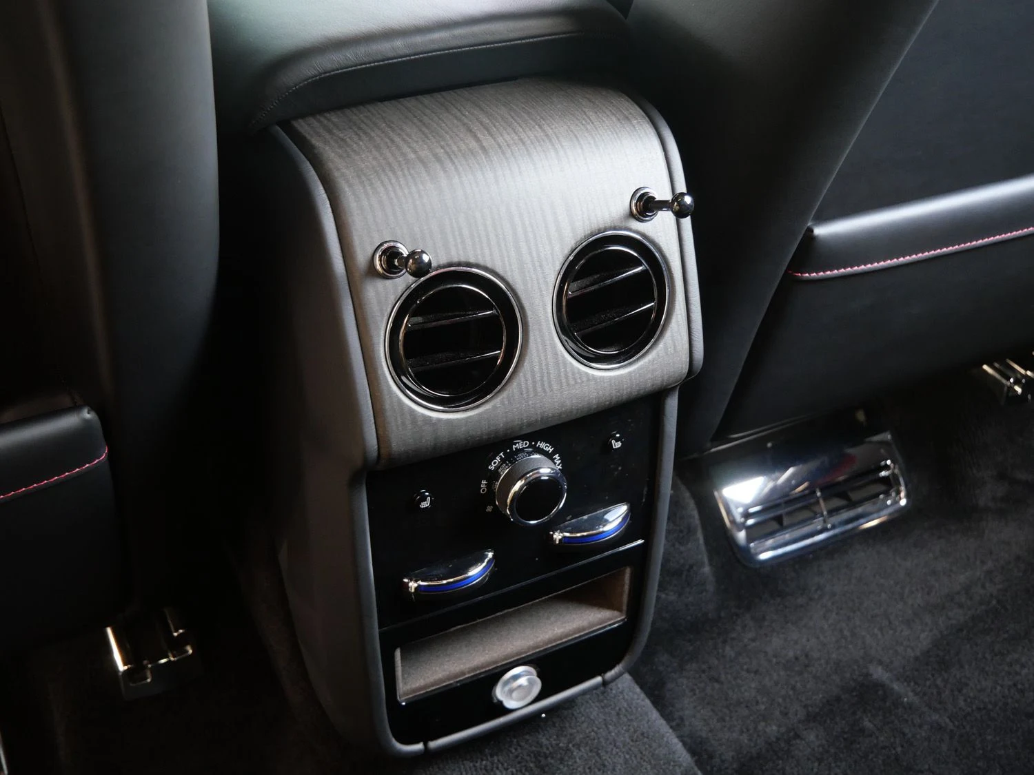 2023 Rolls-Royce Cullinan interior, Black